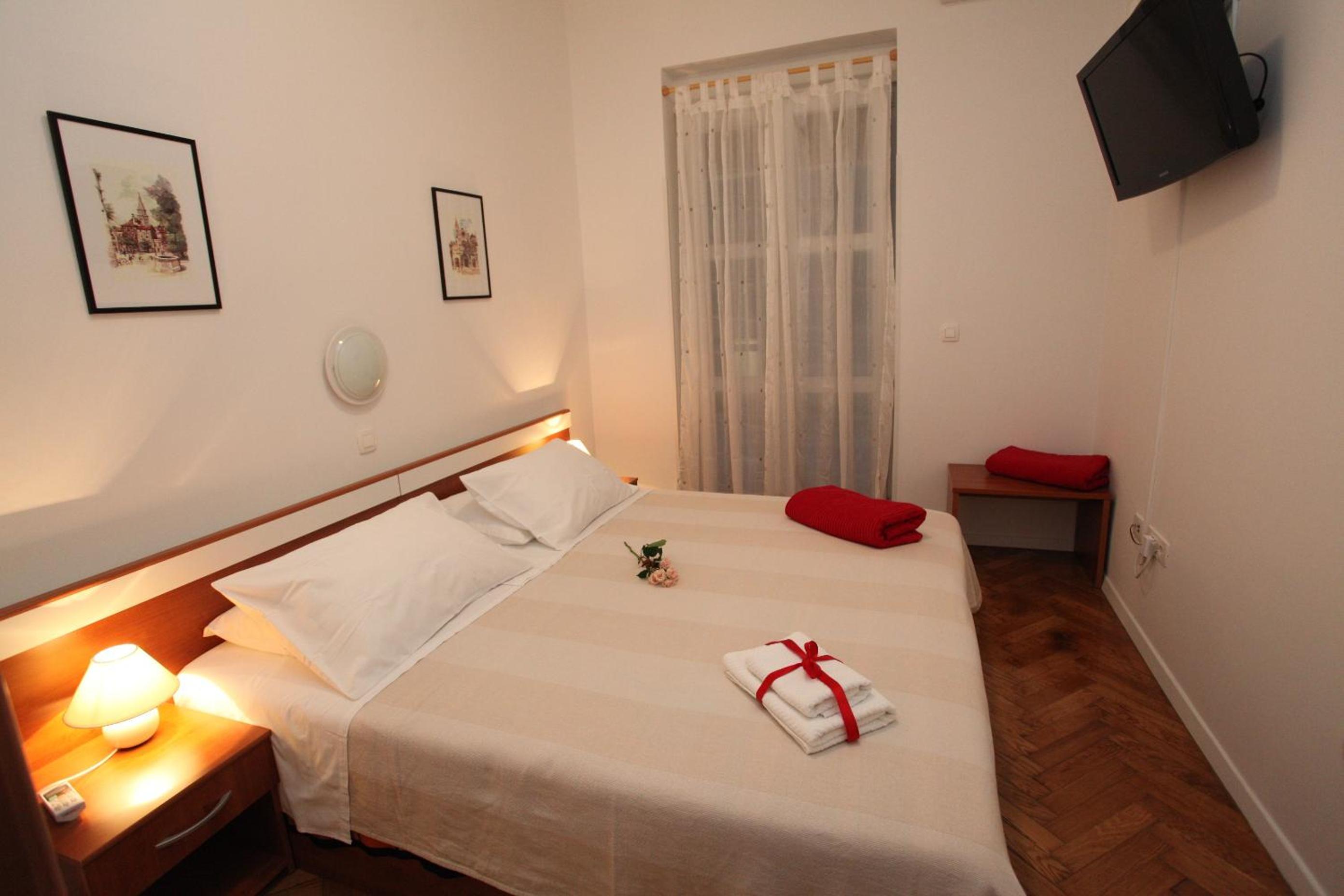 One-Bedroom Apartment with Balcony - Photo 11