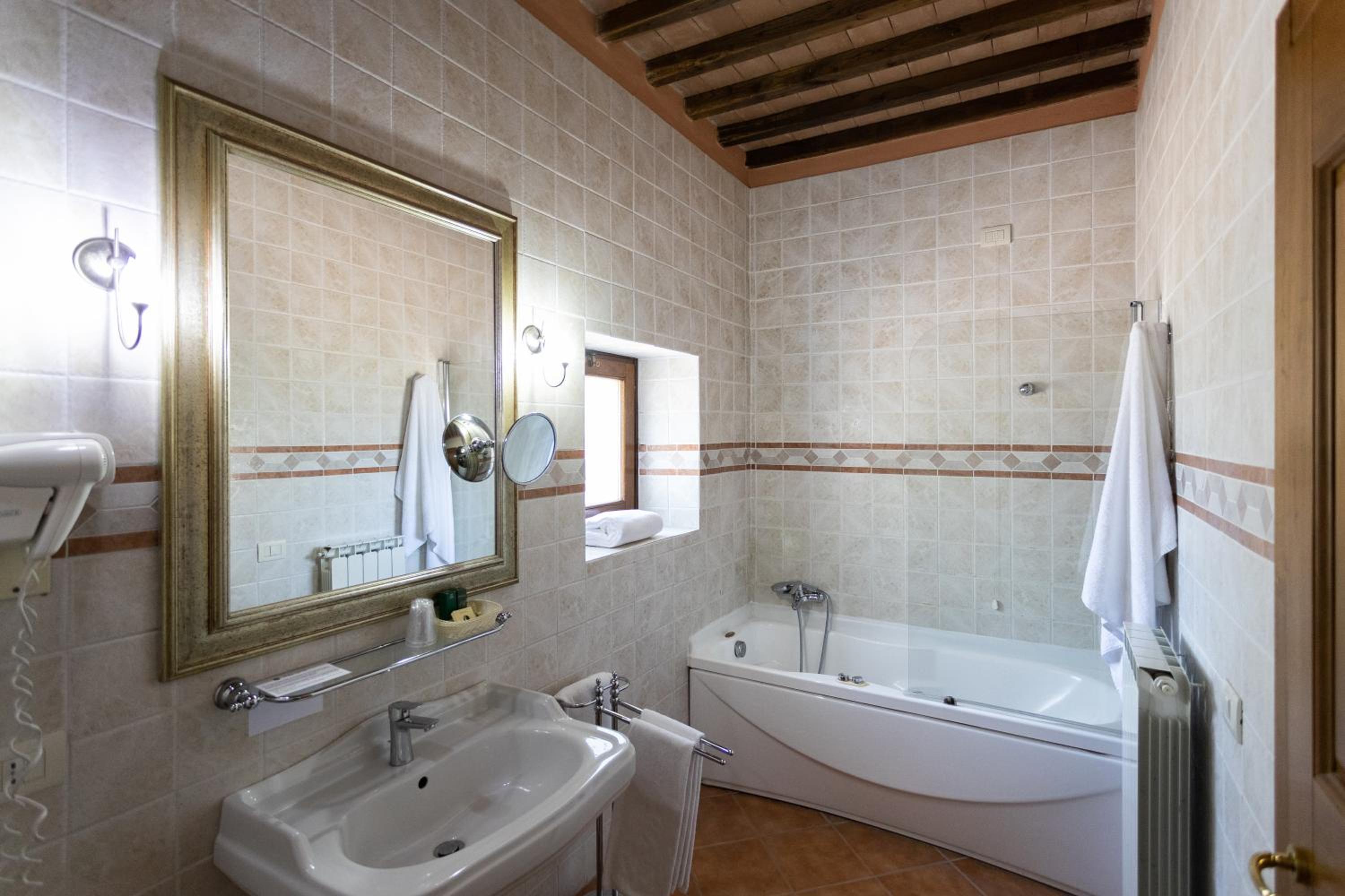 Superior Double Room - Photo 8