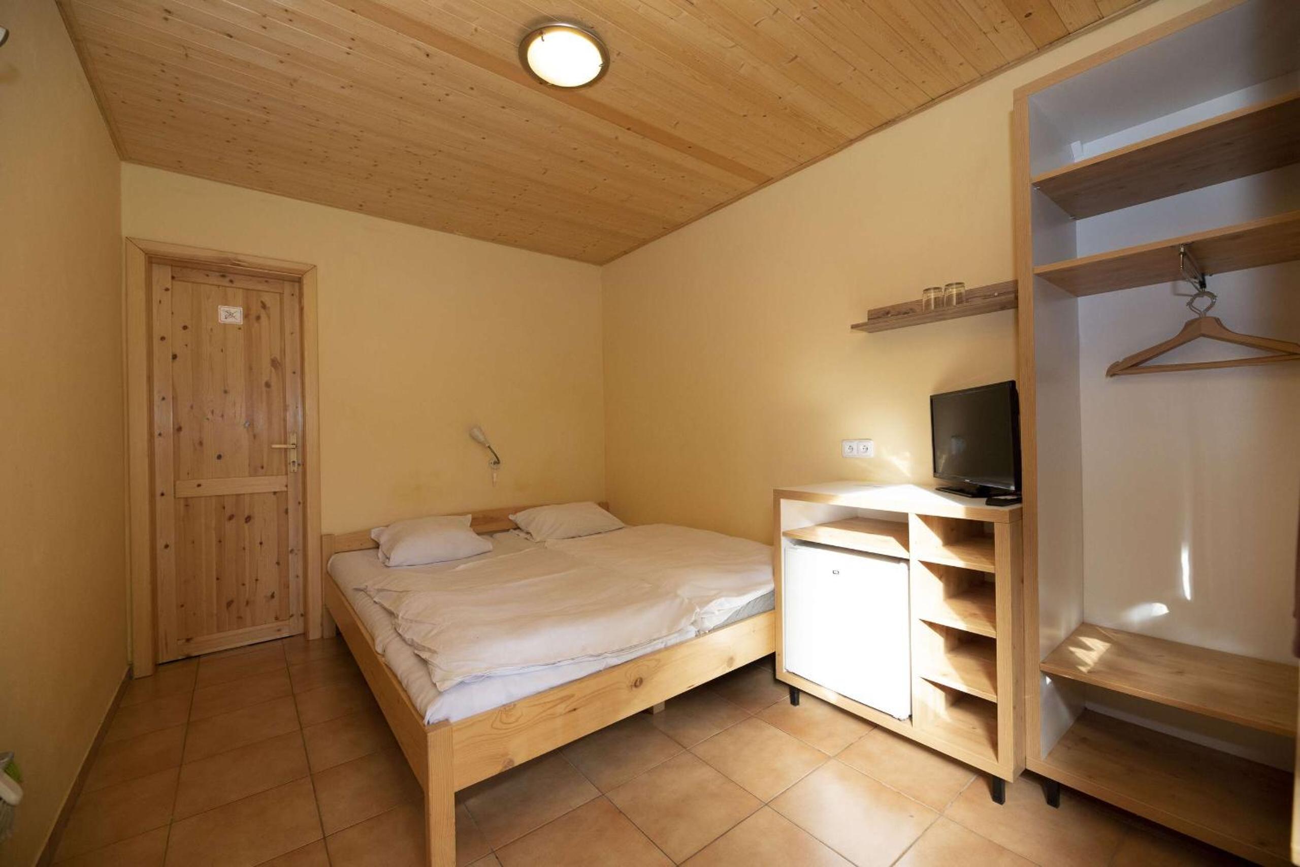 Double Room with Private Bathroom - Photo 5