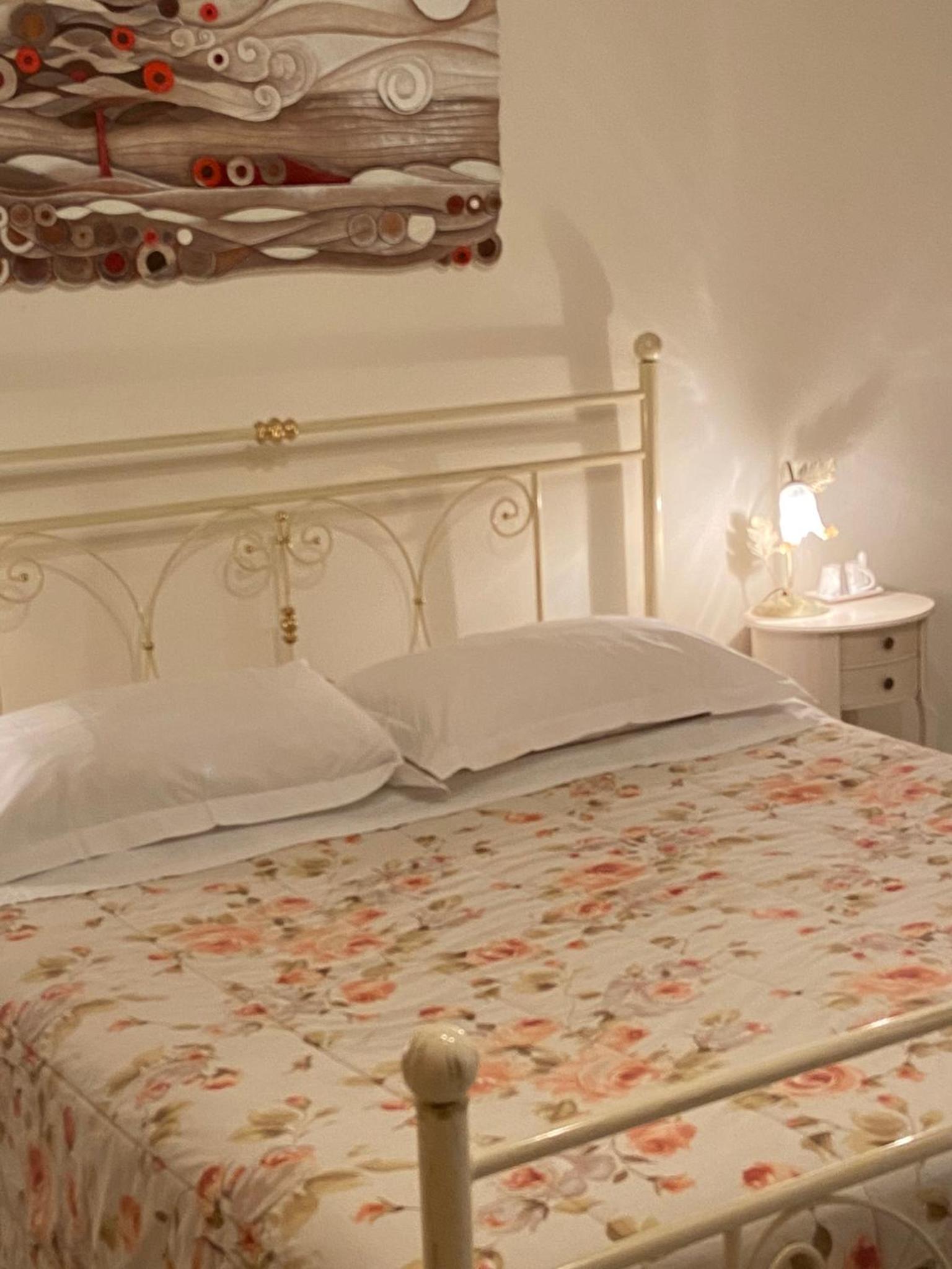 Large Double Room - Photo 10