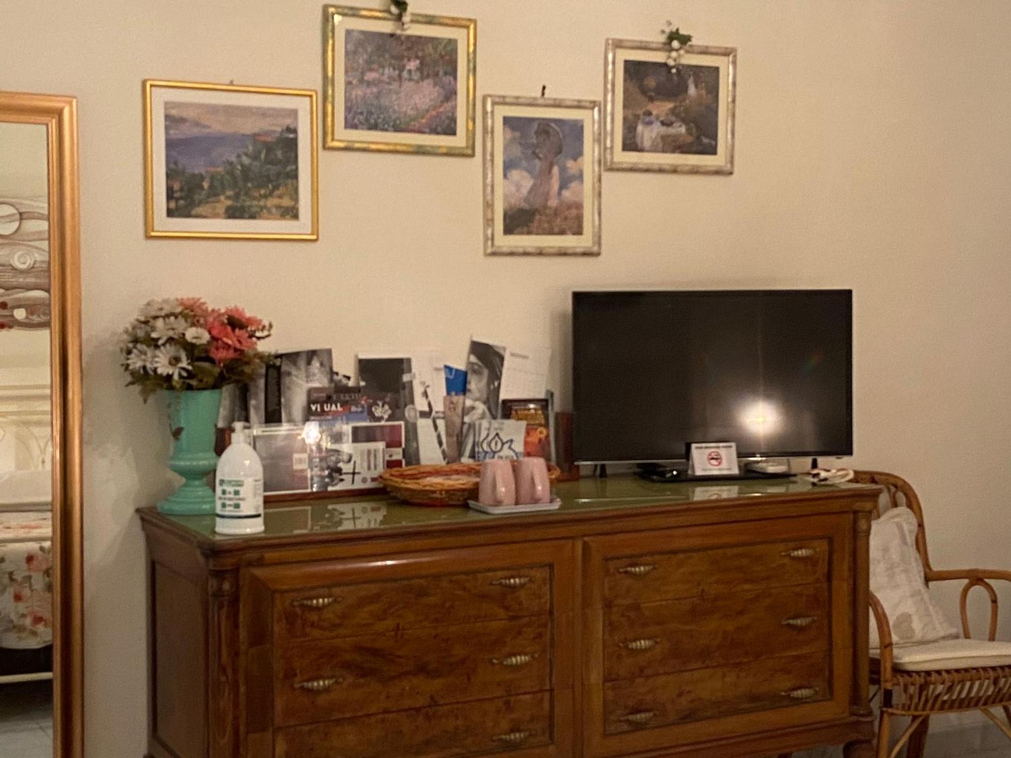 Large Double Room - Photo 12