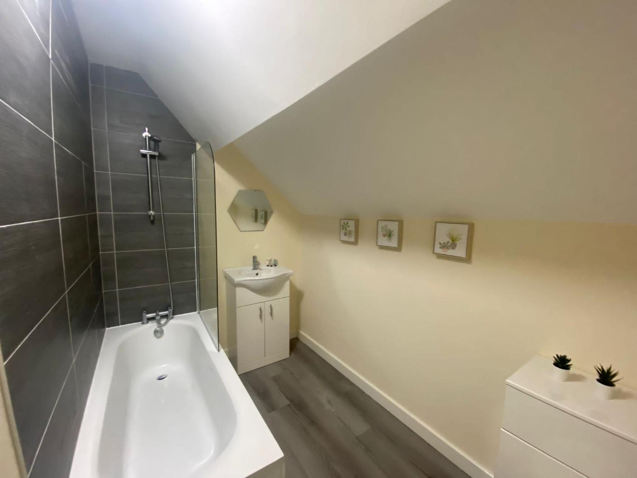 One-Bedroom Apartment - Photo 16
