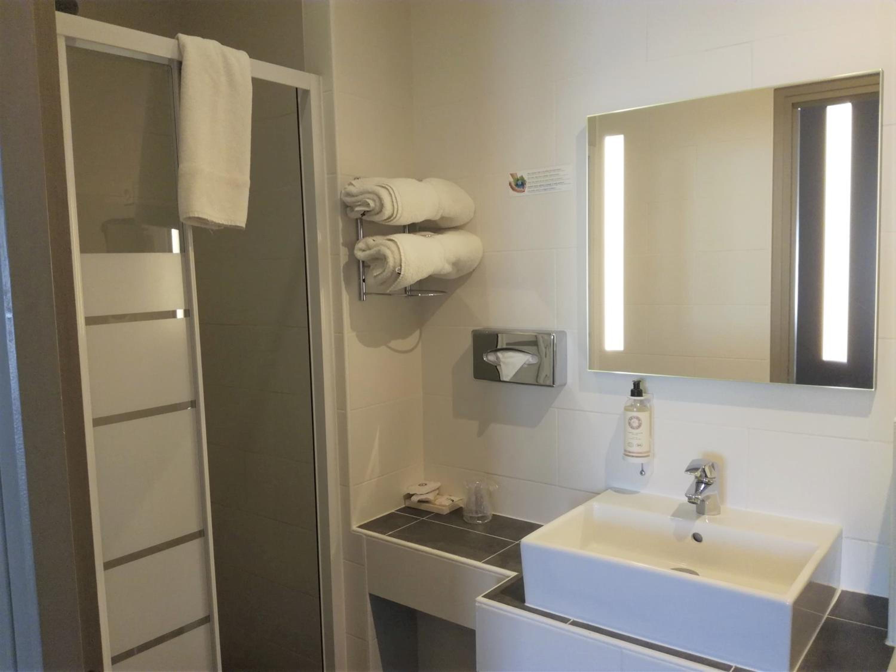 Standard Double Room - Non-Smoking - Photo 2