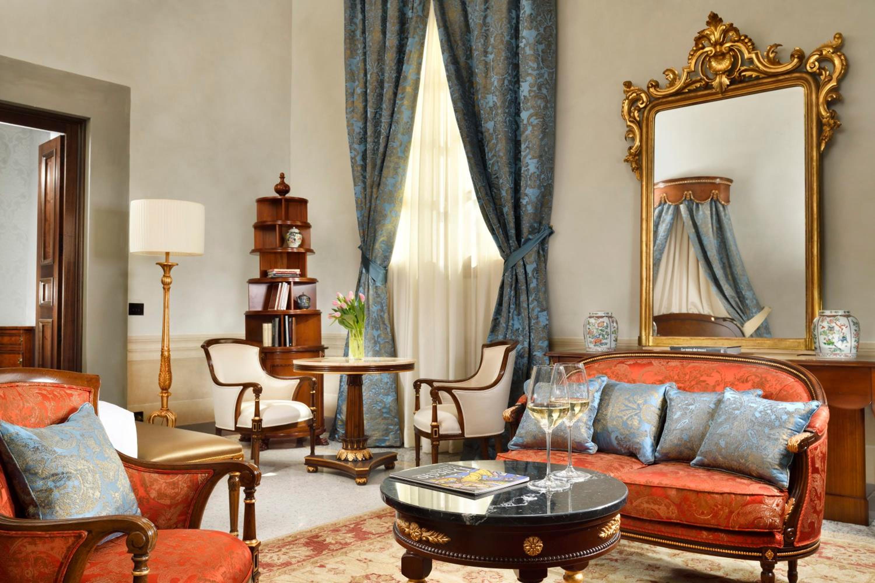 Deluxe Junior Suite photo 2