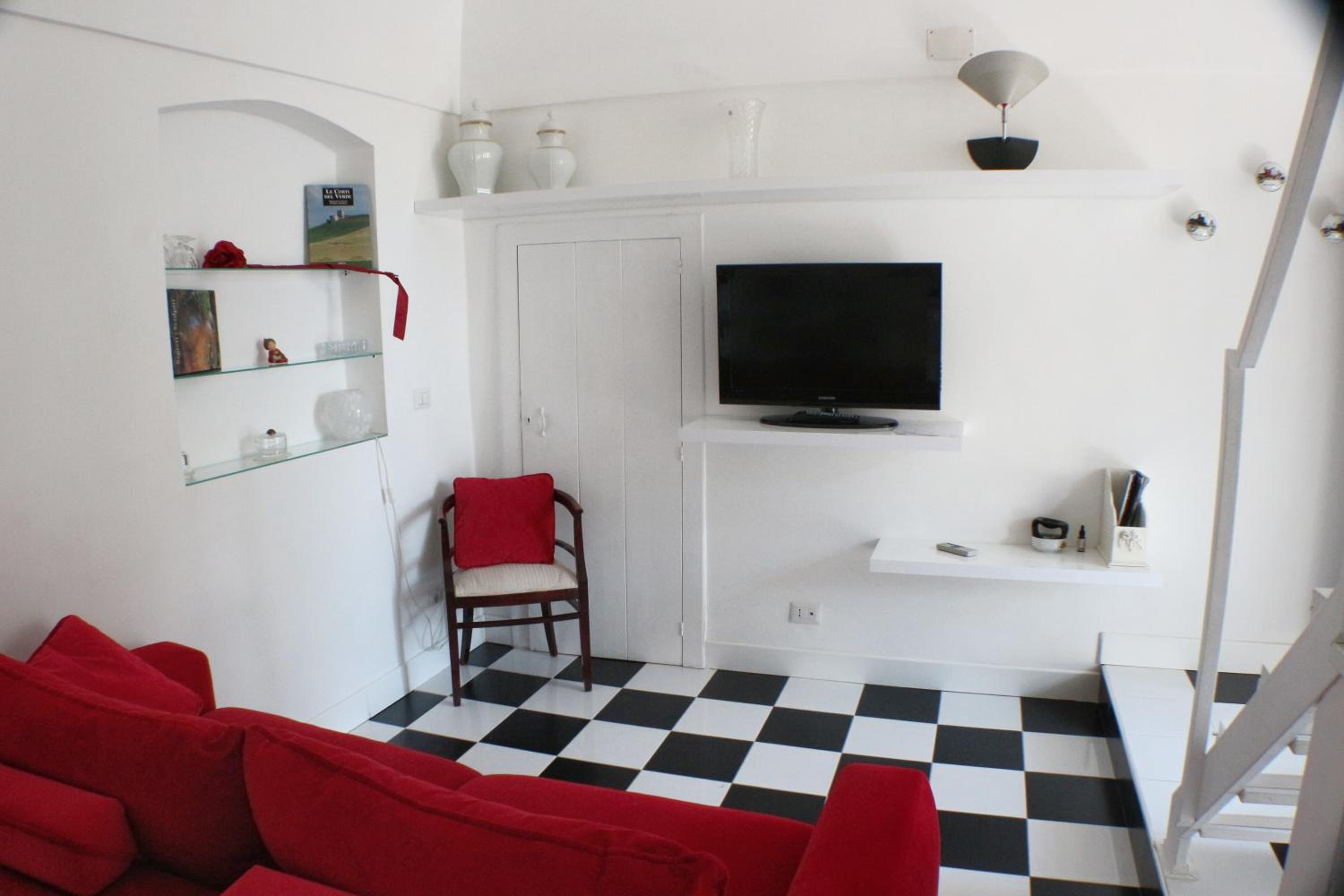 Apartment - Split Level - Photo 10