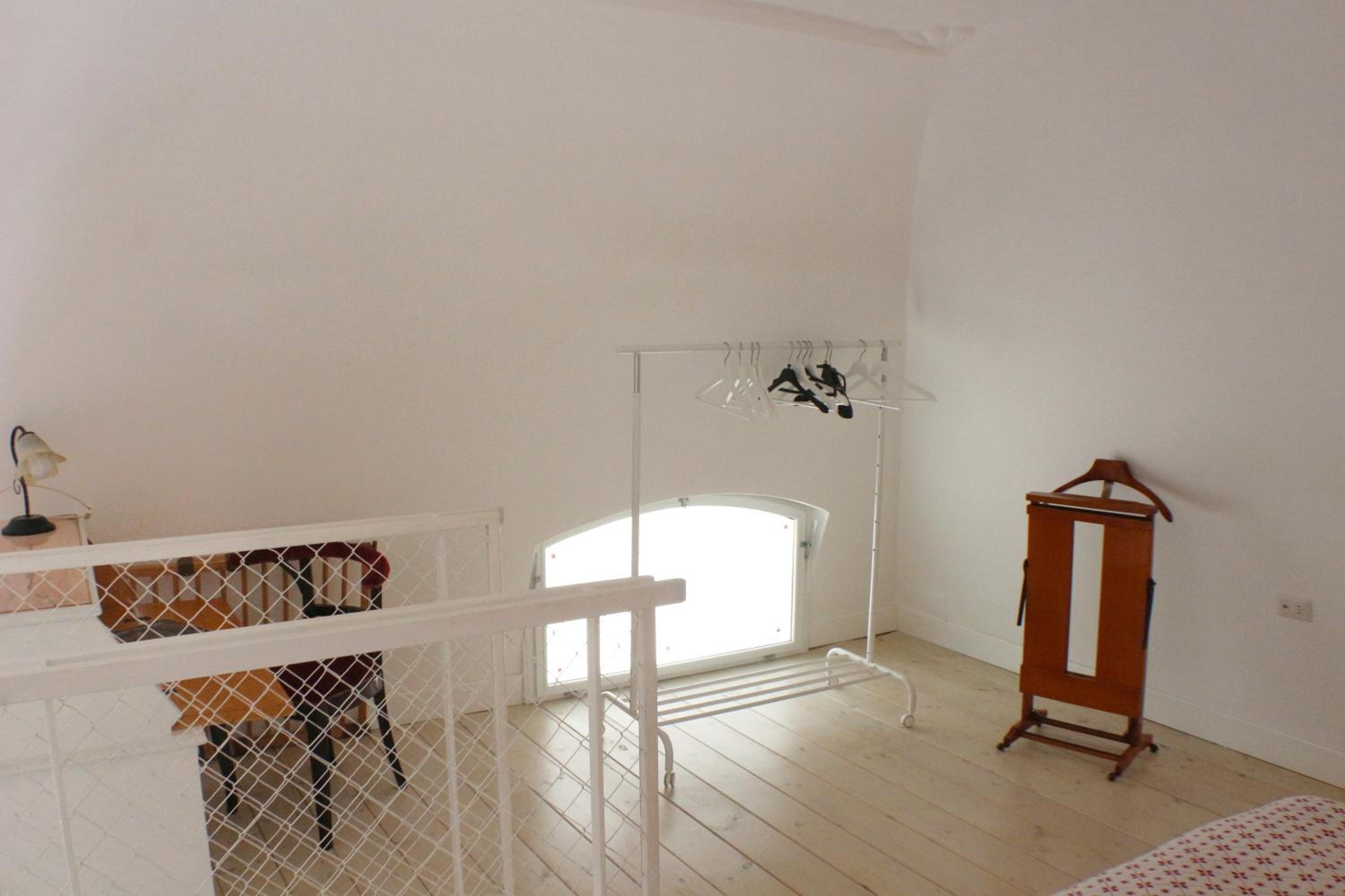 Apartment - Split Level - Photo 2