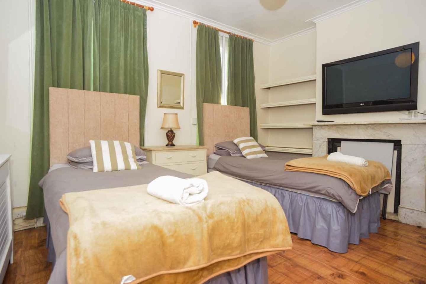 Standard Twin Room