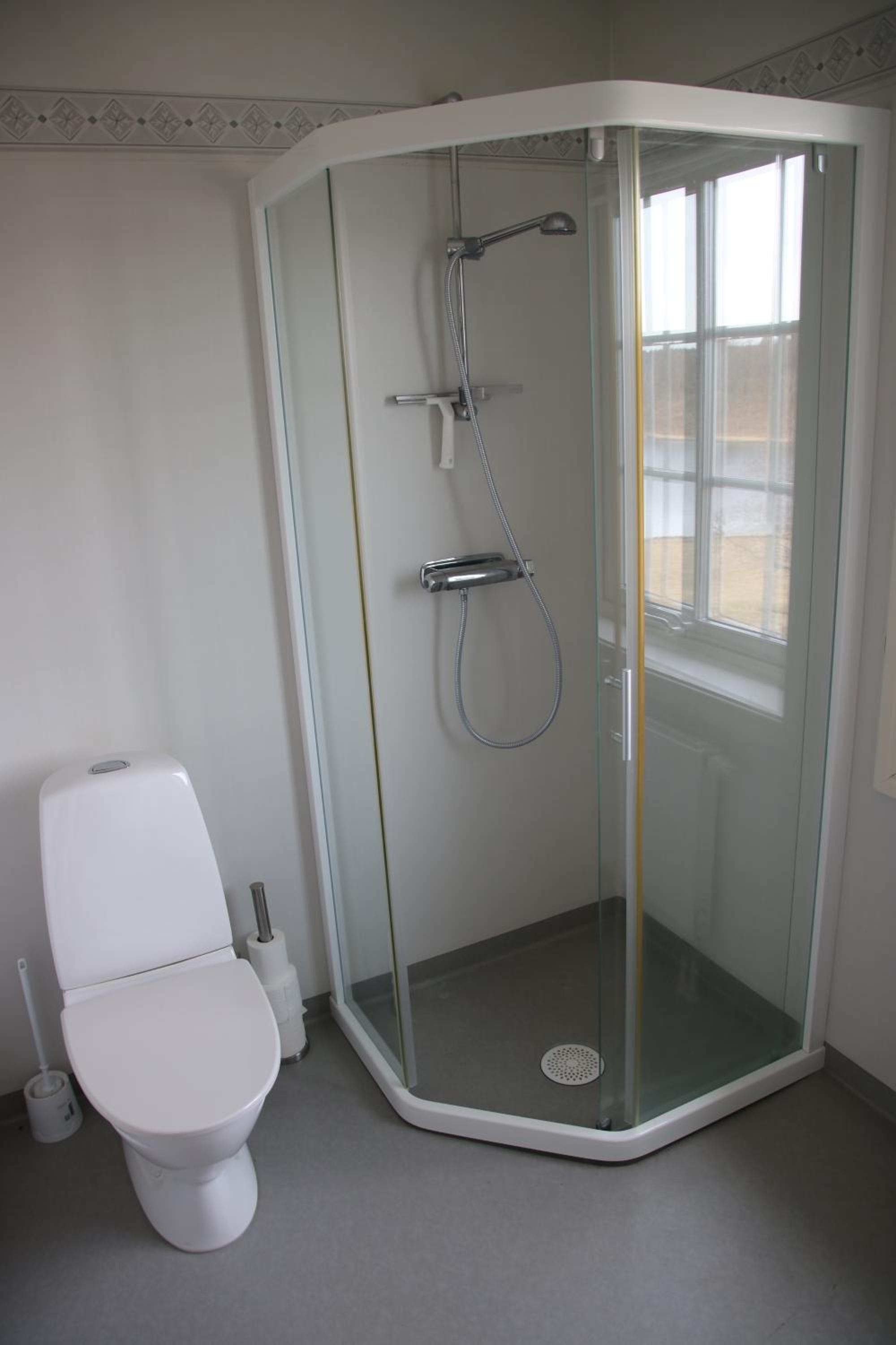 Quadruple Room with Private Bathroom - Photo 2