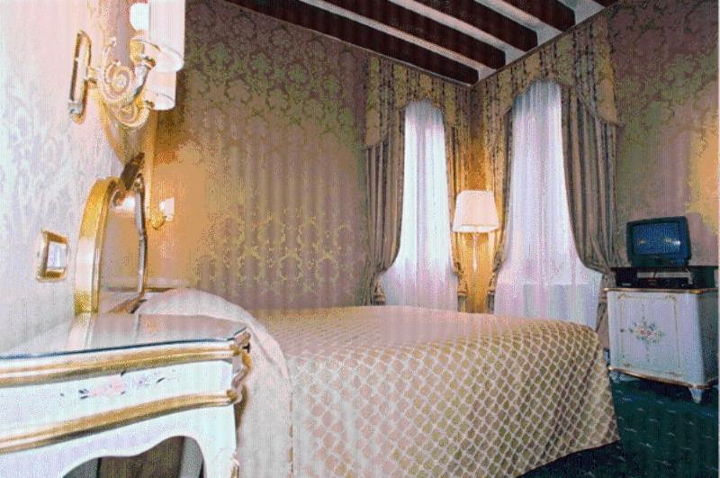Economy Double Room photo 2