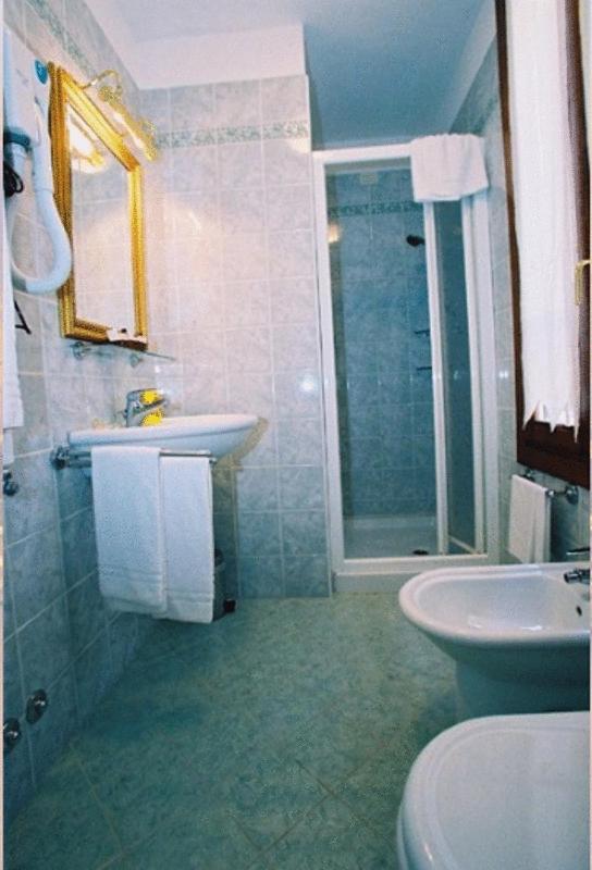 Economy Double Room photo 3