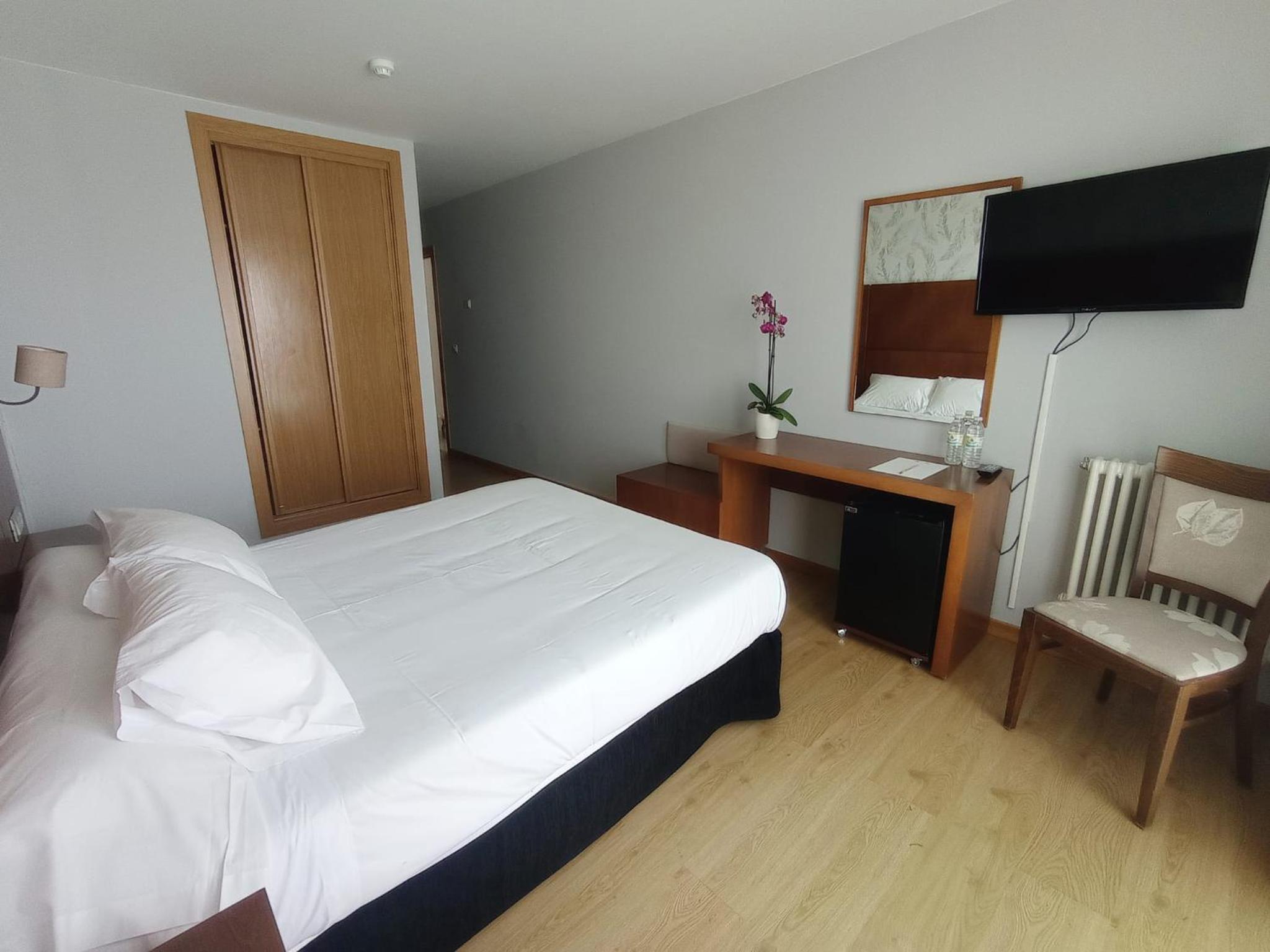 Standard Double Room - Photo 6