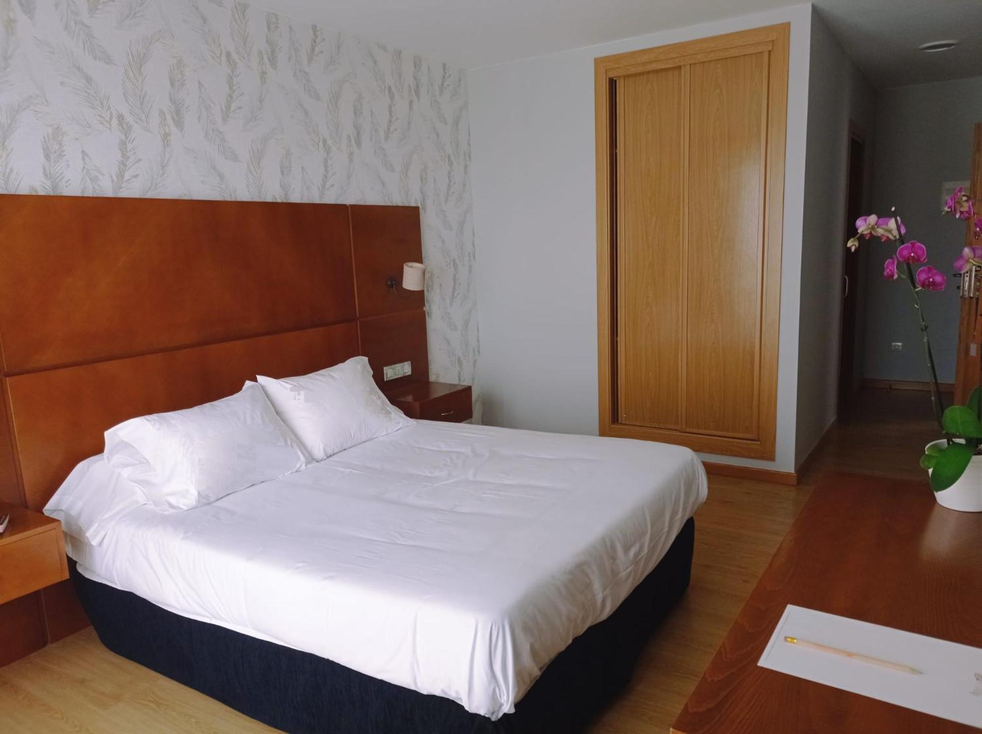 Standard Double Room - Photo 4