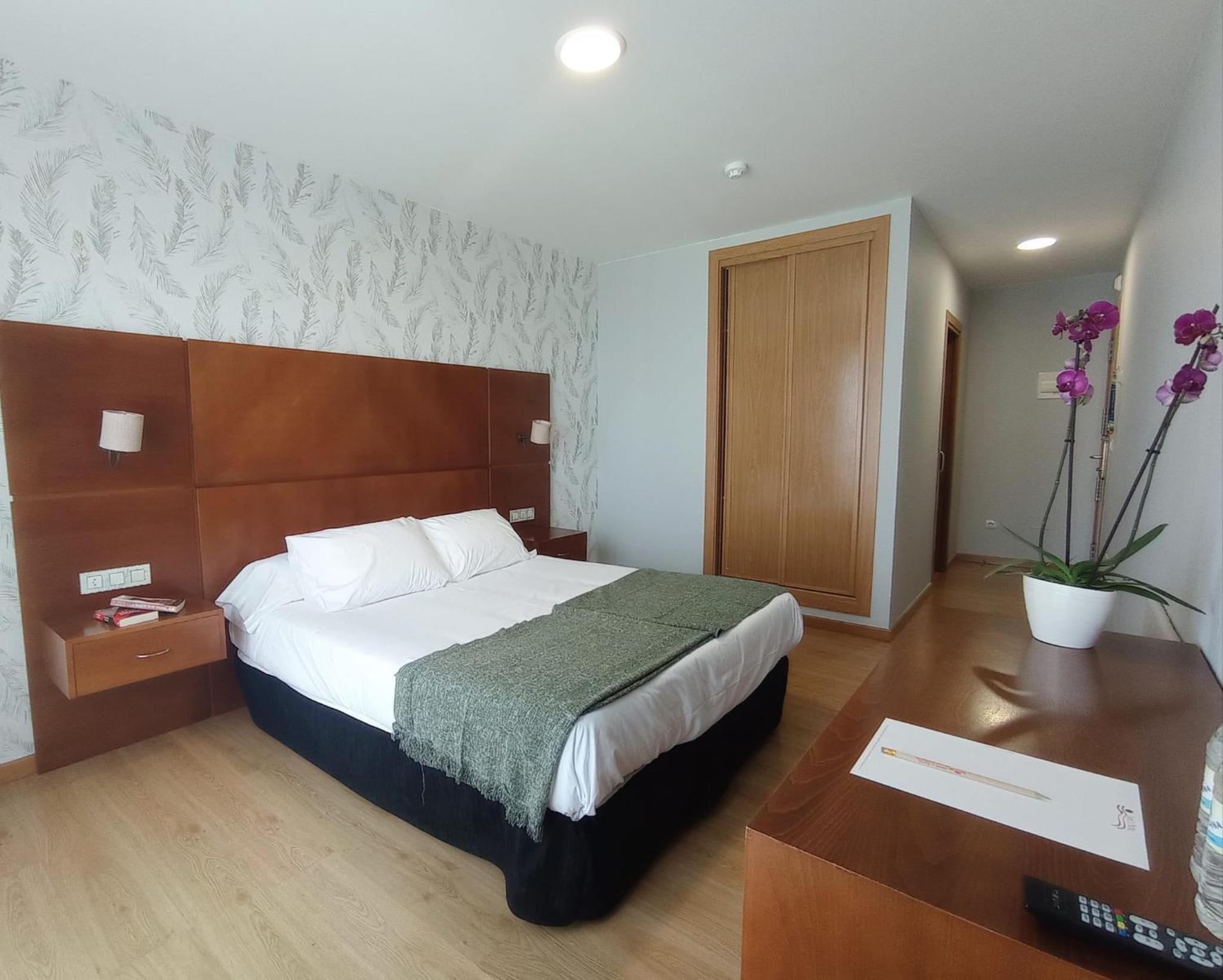 Standard Double Room - Photo 10