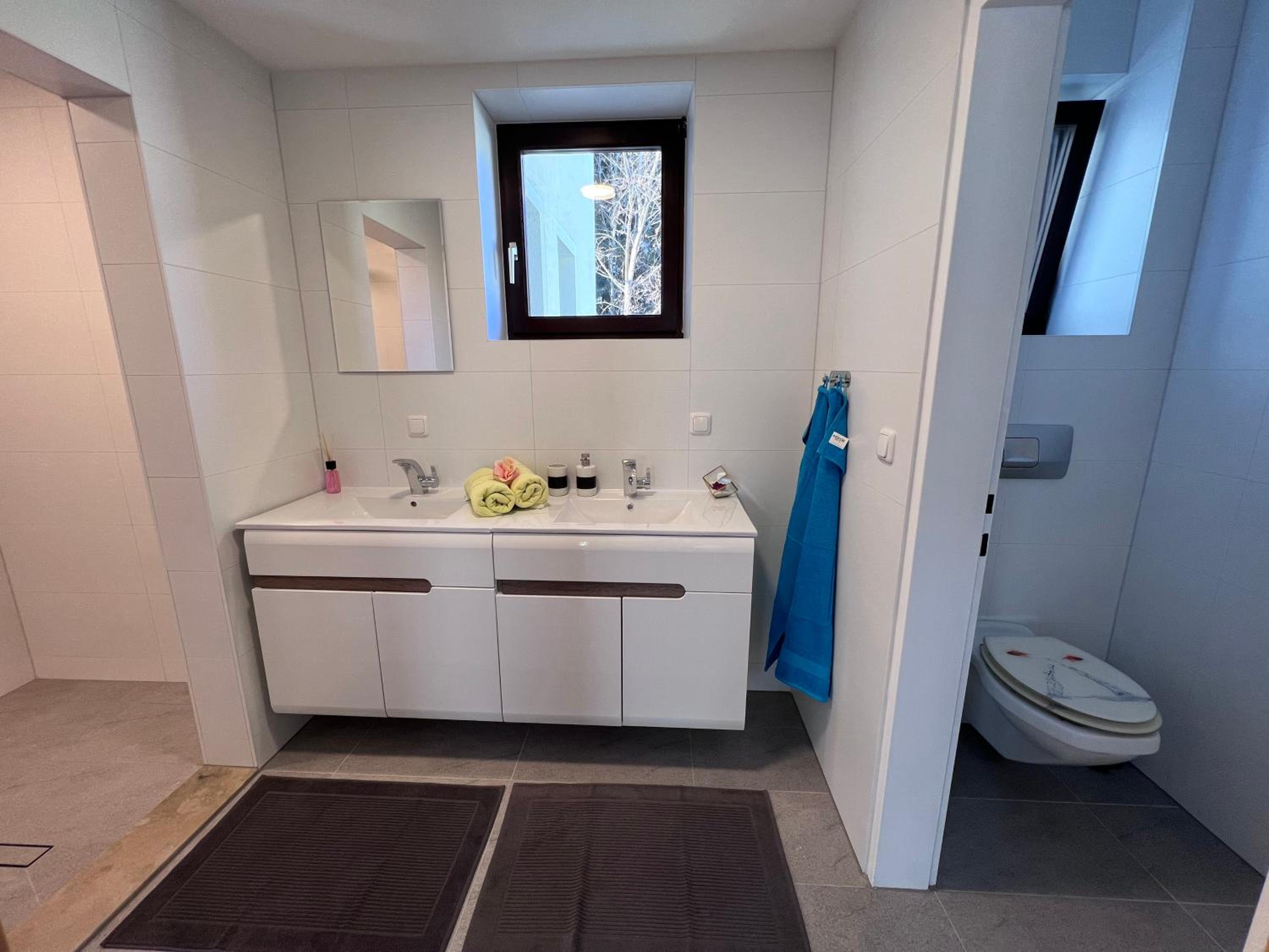 Deluxe Double Room - Photo 8