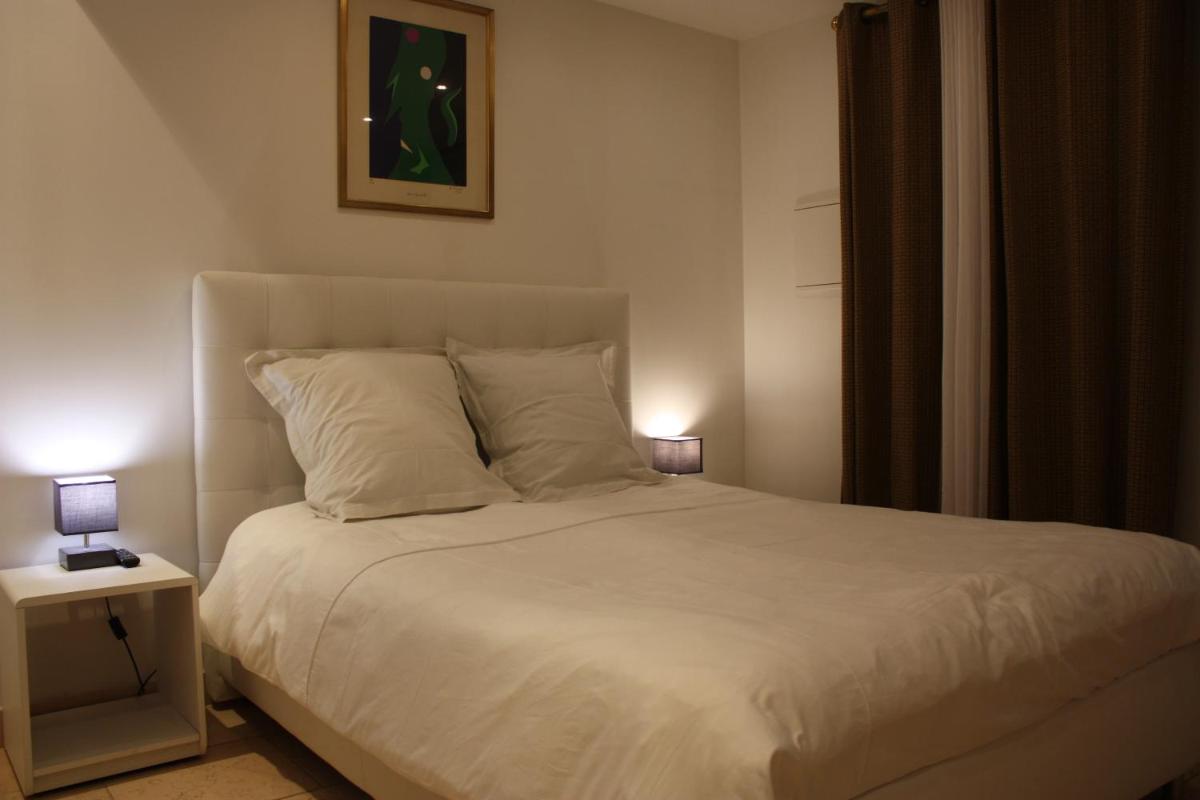 One-Bedroom Apartment photo 2
