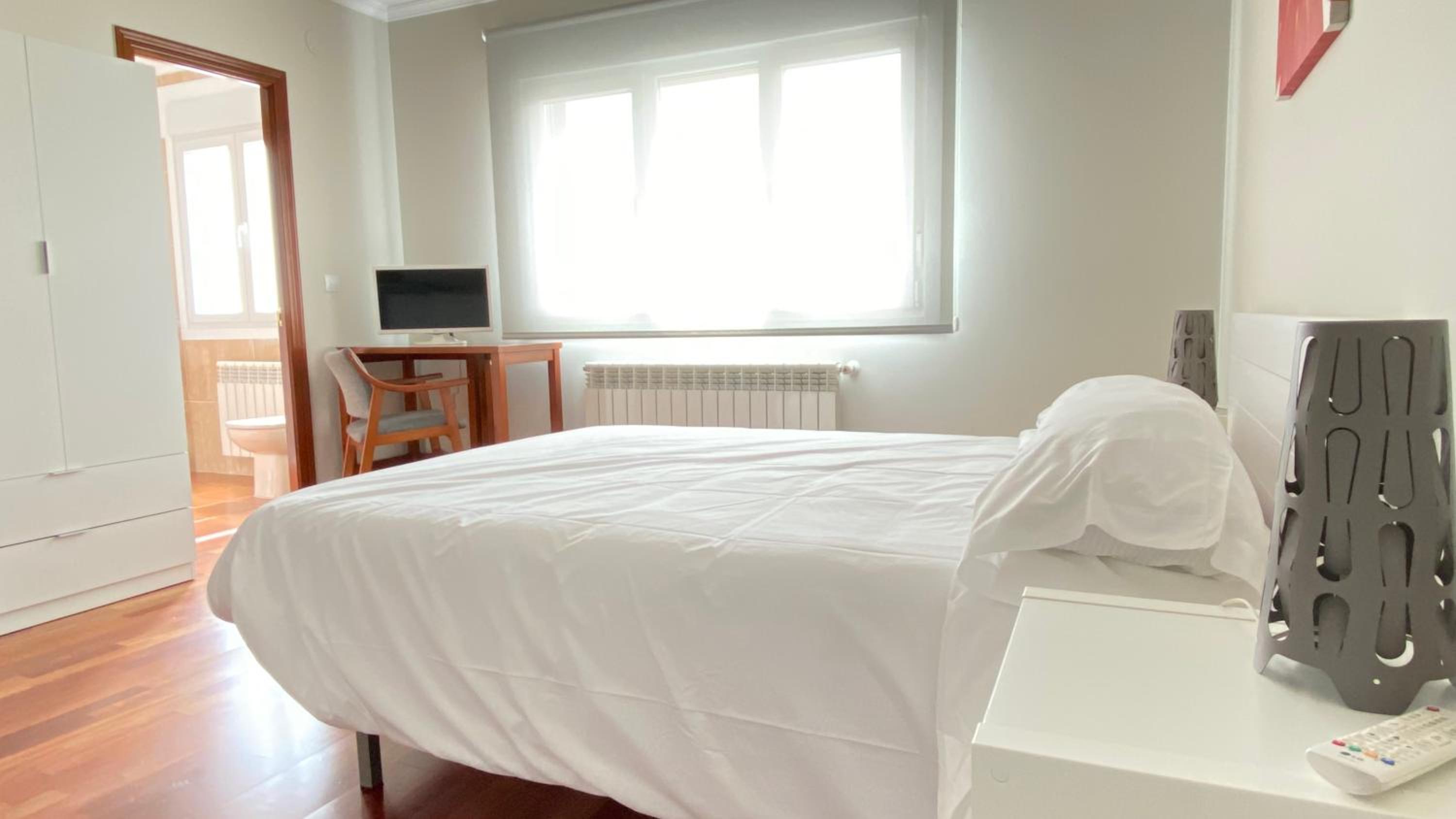 Studio Apartment - Photo 2