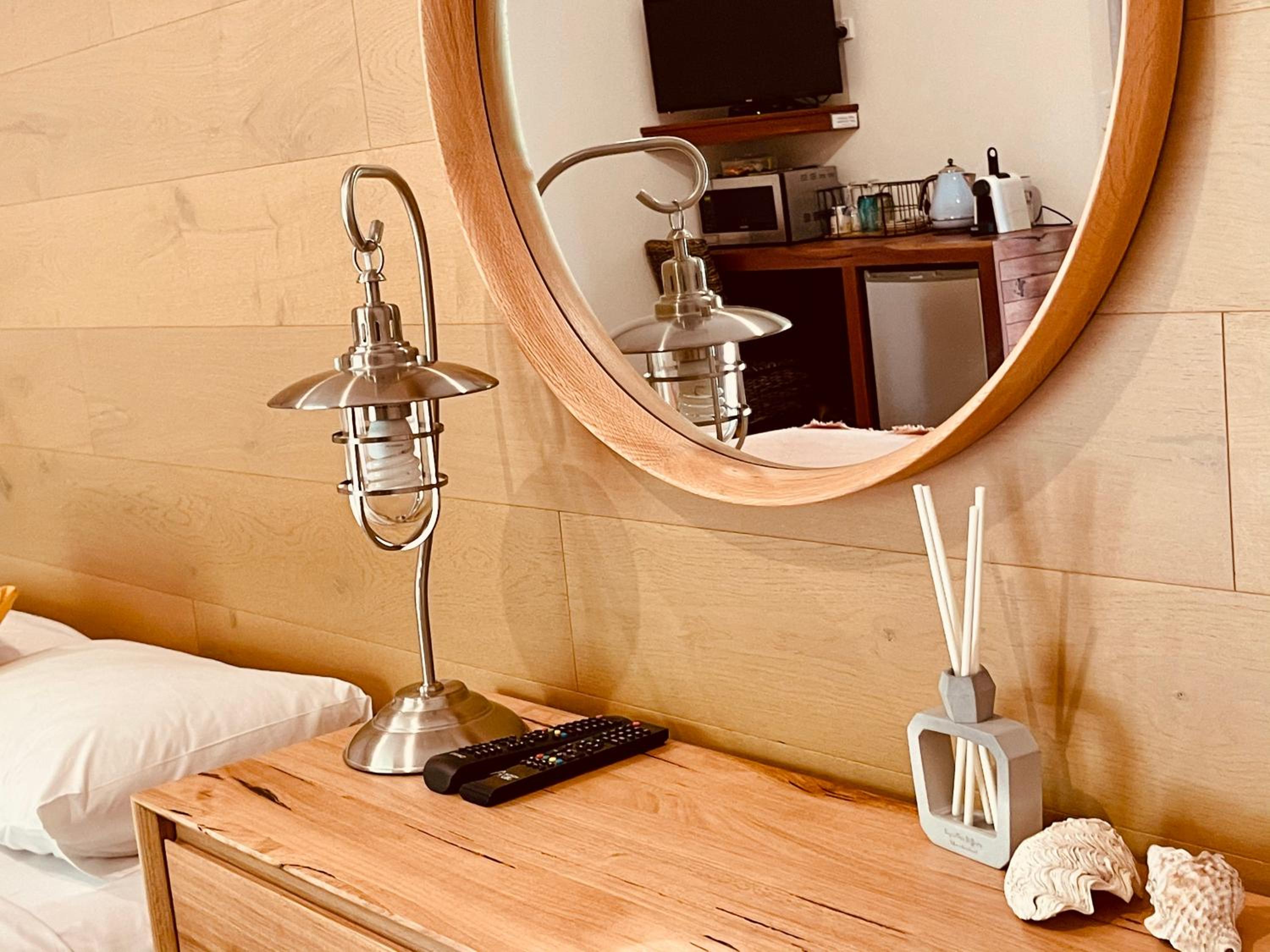 Queen Honeymoon Room