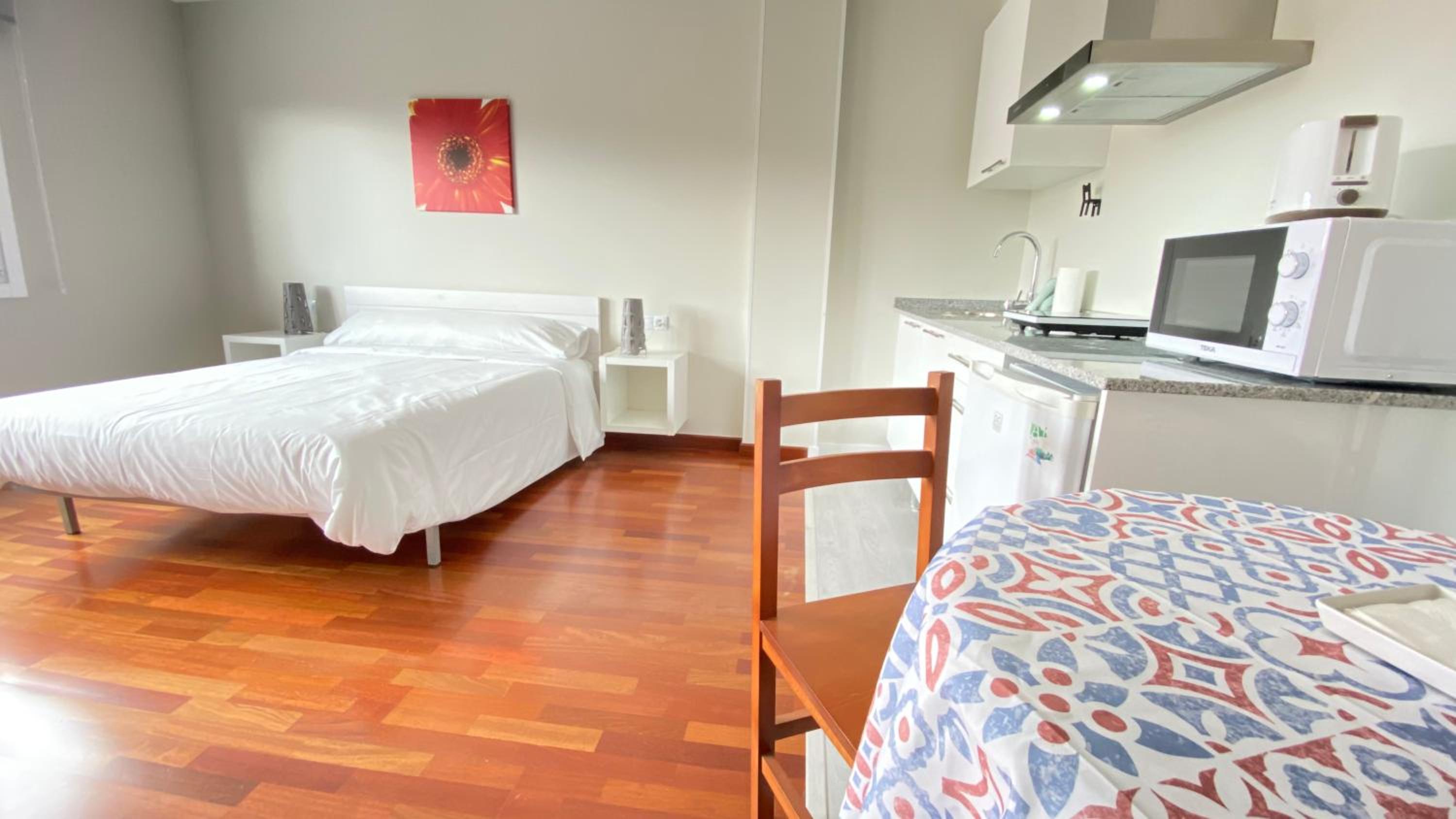 Studio Apartment - Photo 1