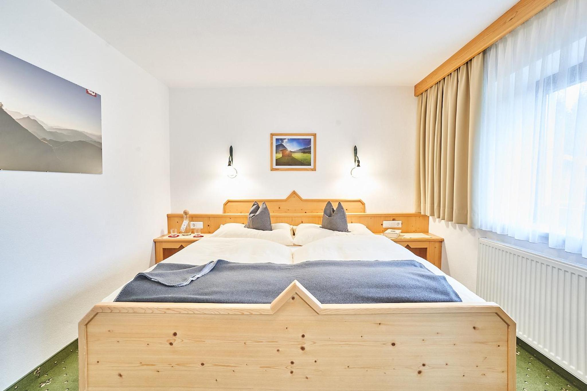 Apartment with Mountain View
