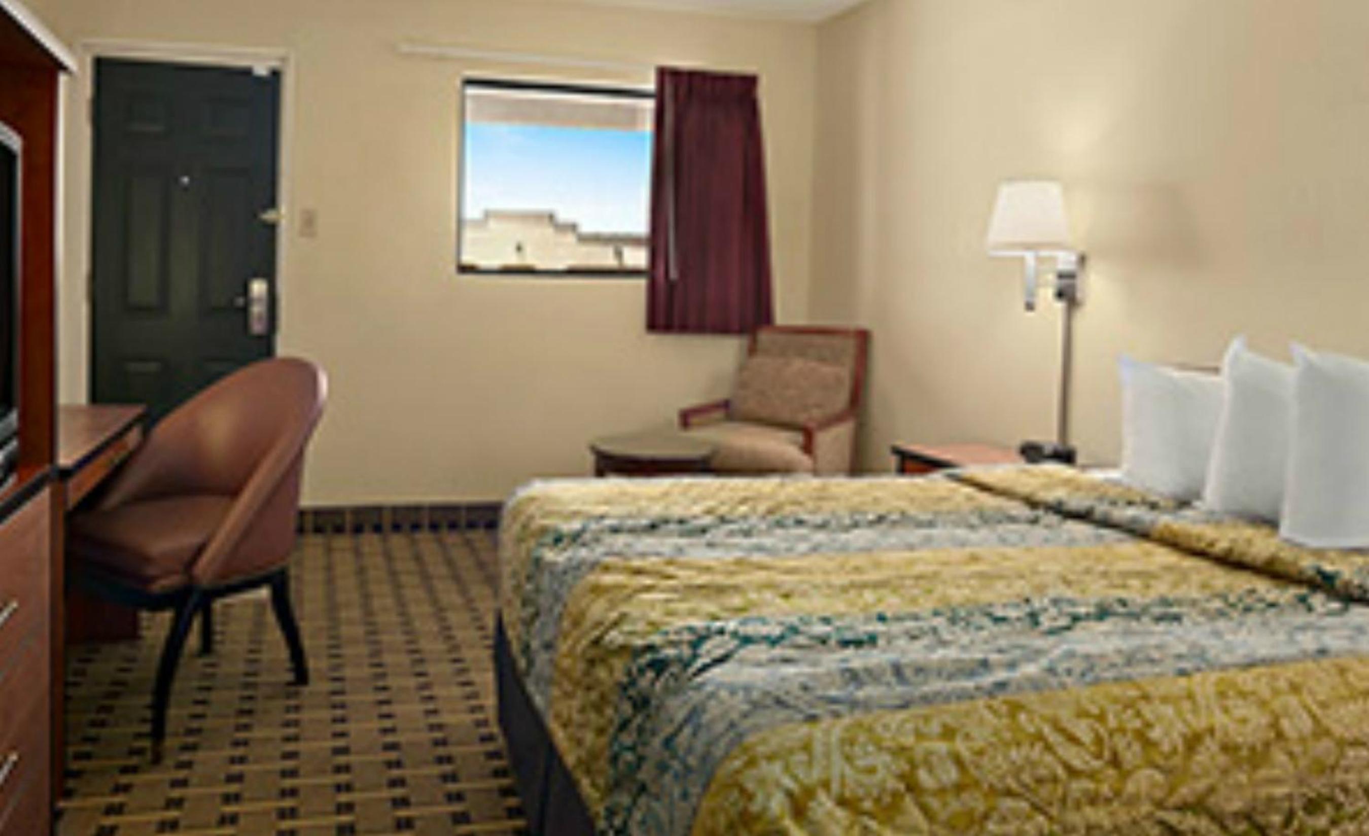 Queen Room - Non-Smoking