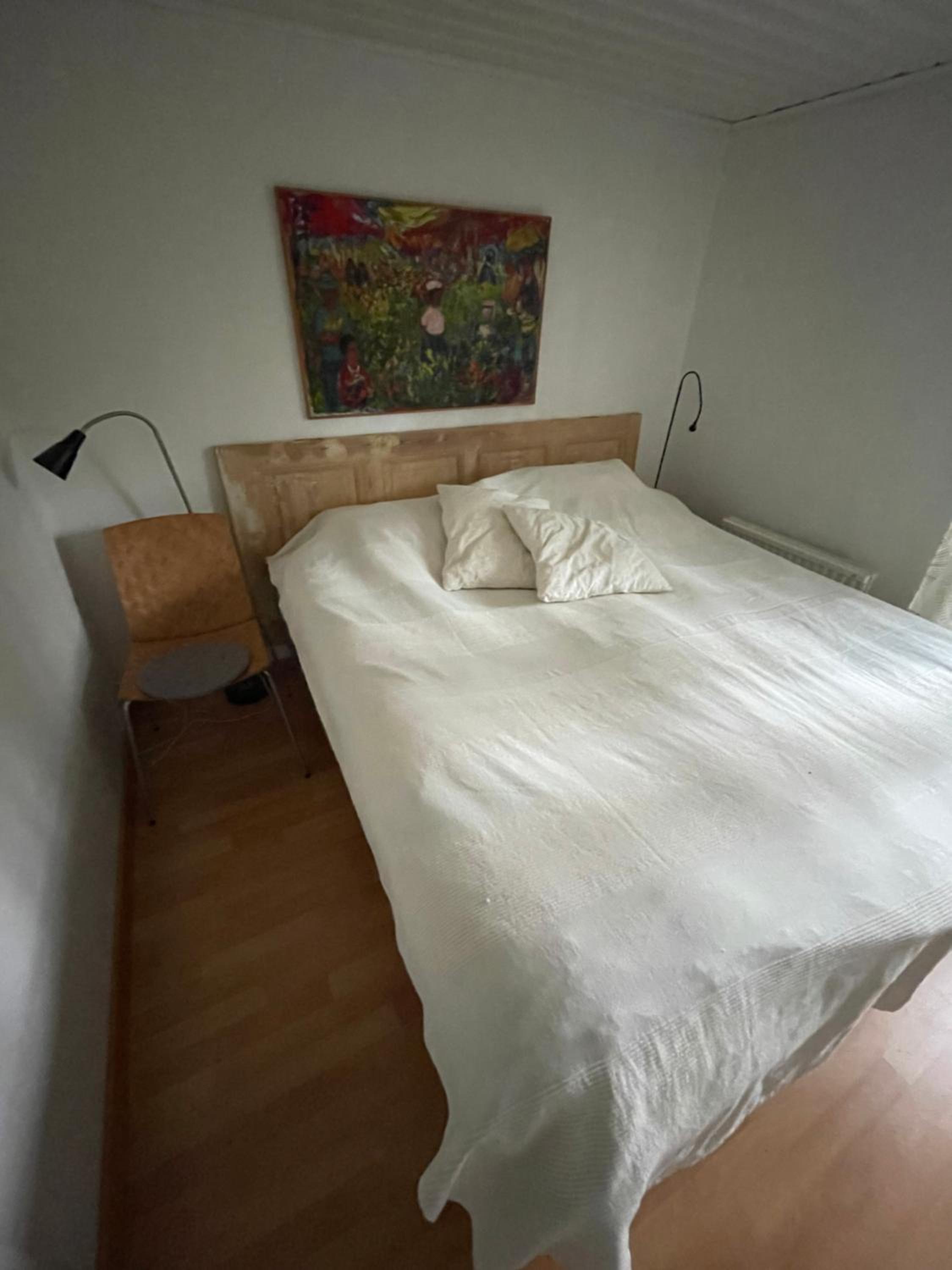 Five-Bedroom House photo 2