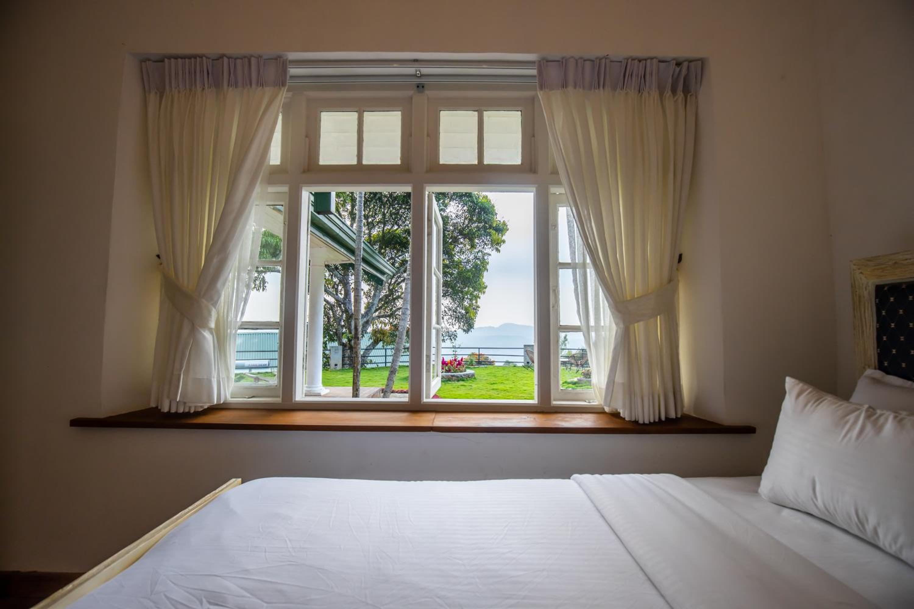 Deluxe Double Room (2 Adults + 1 Child) - Photo 3