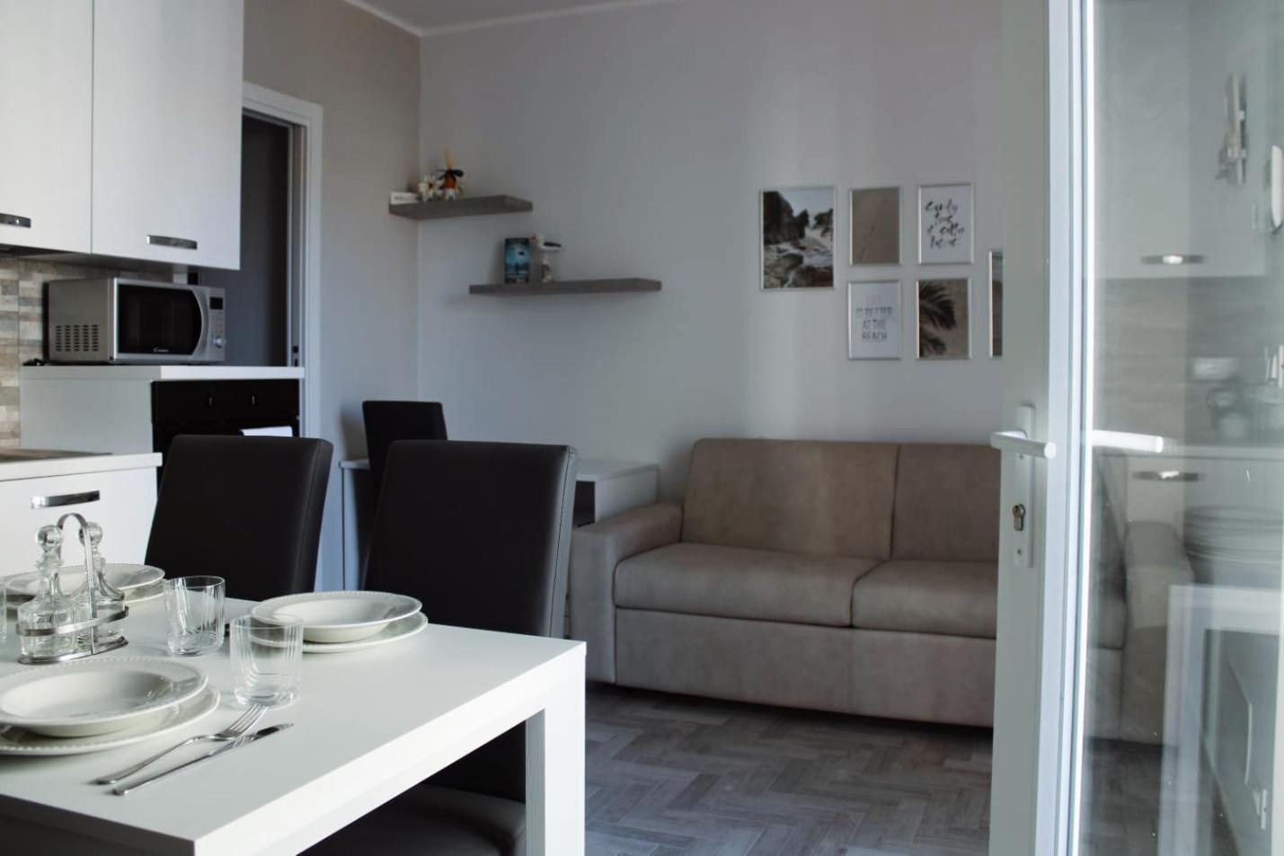 One-Bedroom Apartment photo 3