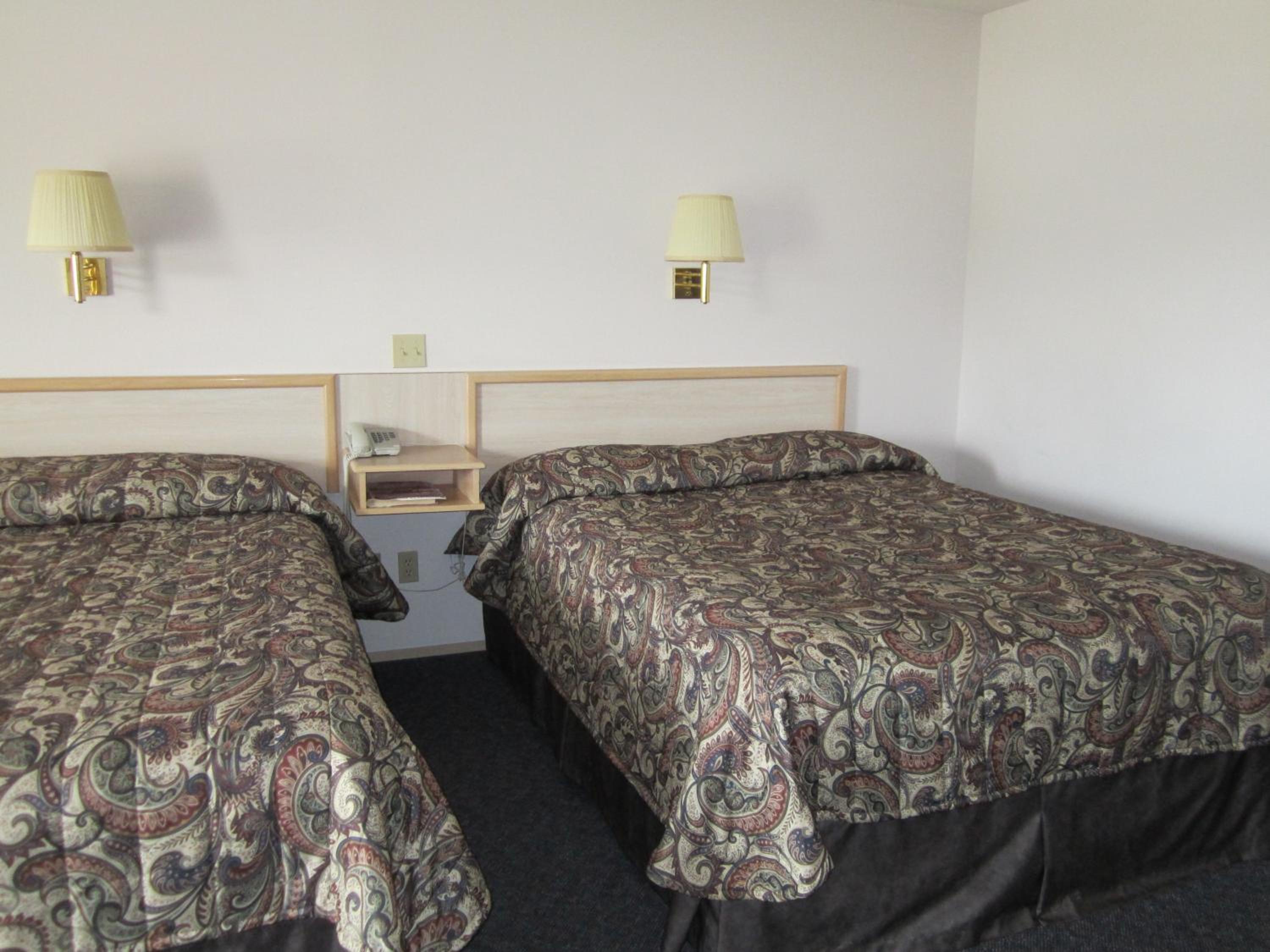 Standard Queen Room with Two Queen Beds photo 2