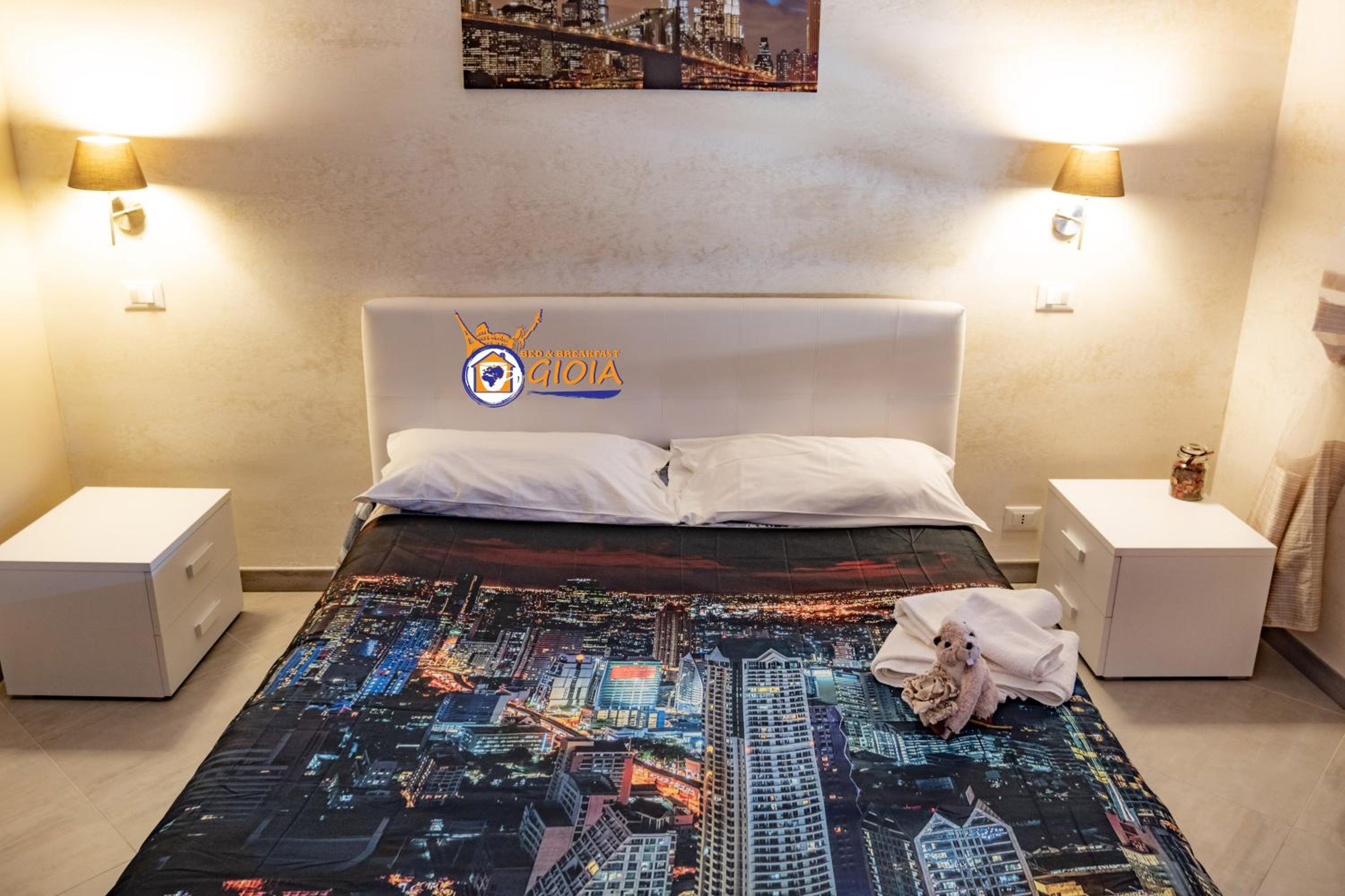 Large Double Room With Private Bathroom photo 2