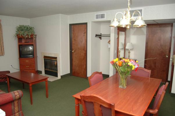 King Suite with Roll-In Shower - Disability/Non-Smoking