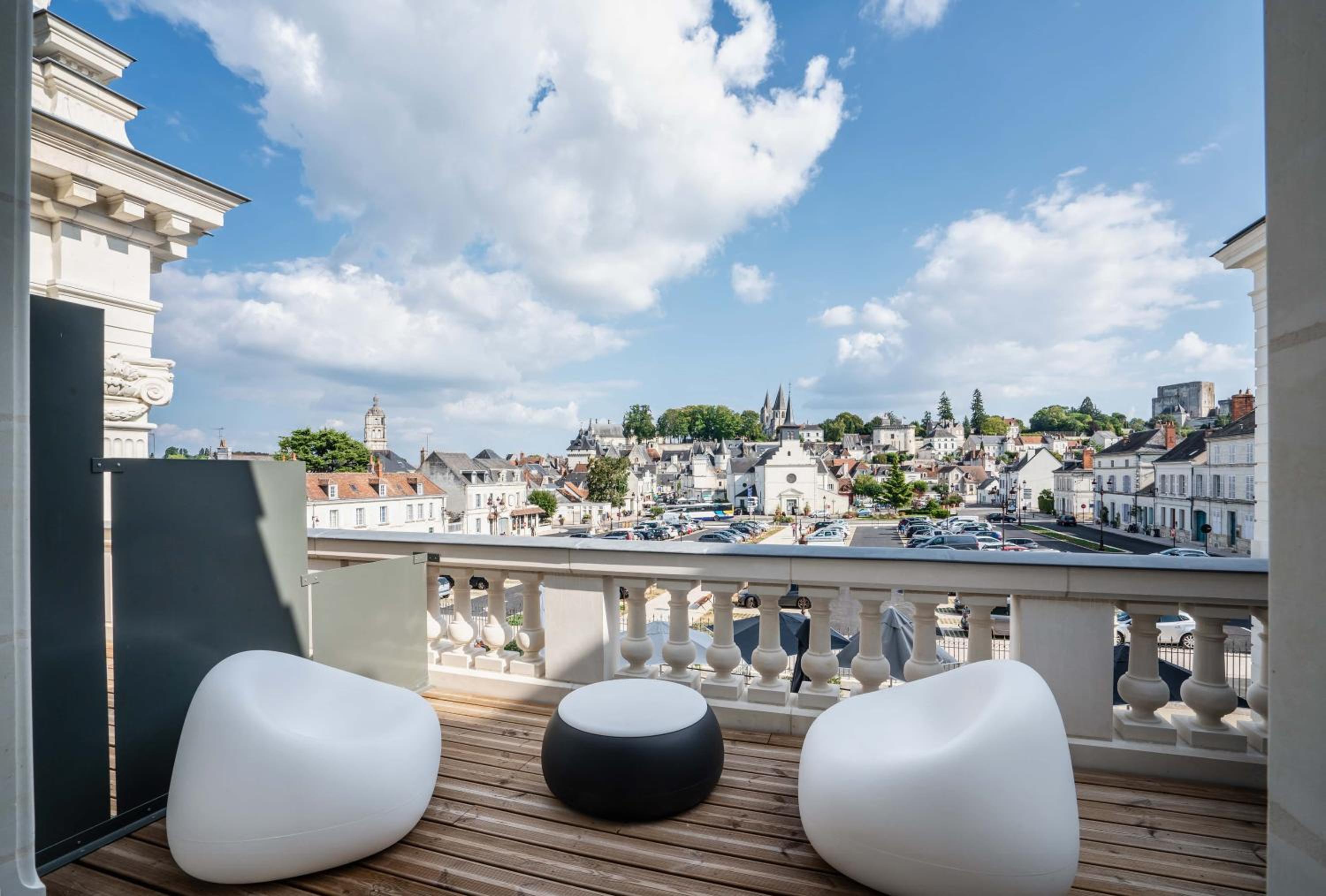 Privilege King Room With Balcony And City View - Photo 4