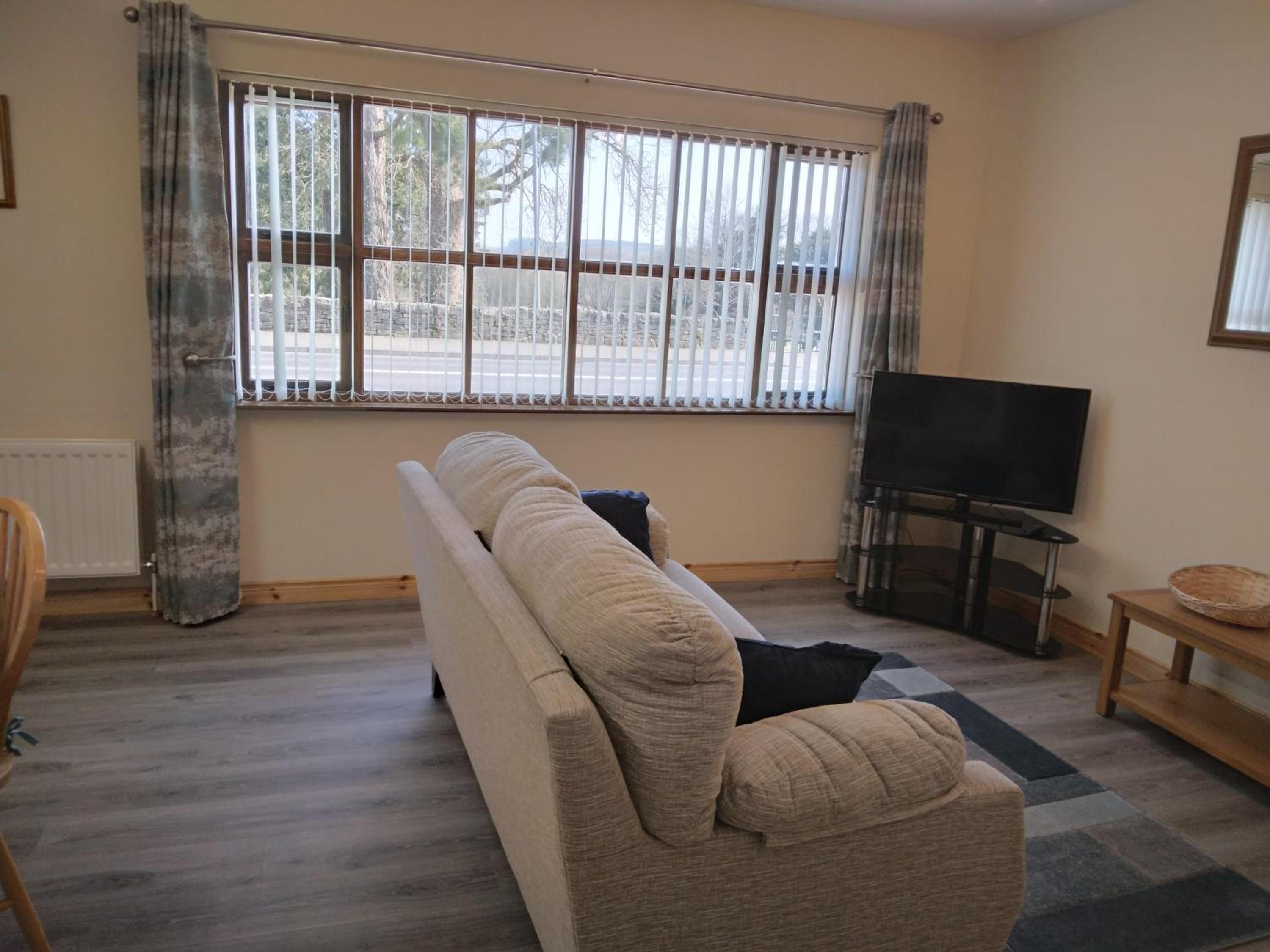 One-Bedroom Apartment - Photo 12