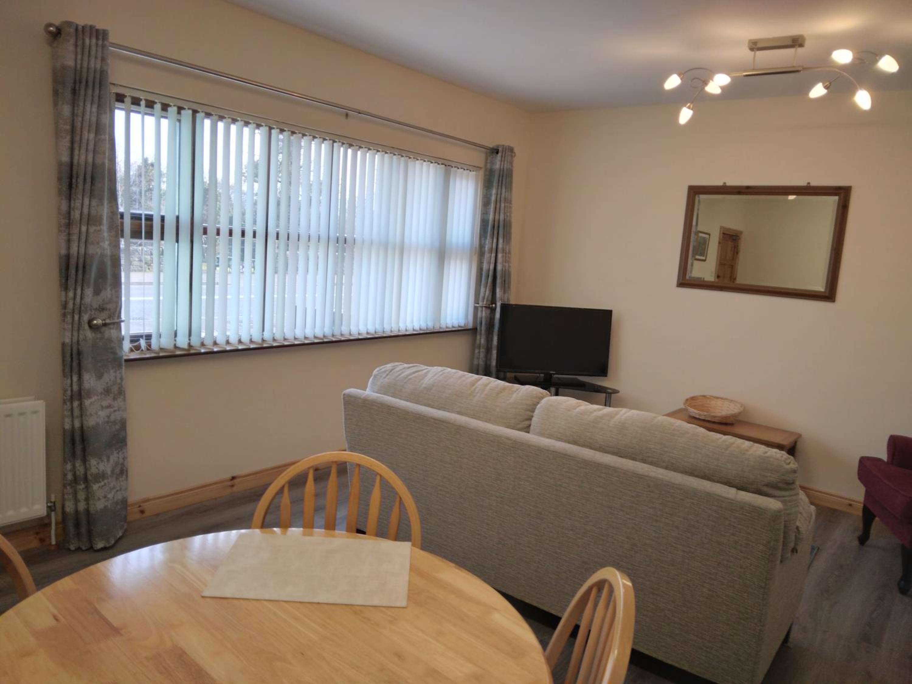 One-Bedroom Apartment - Photo 3