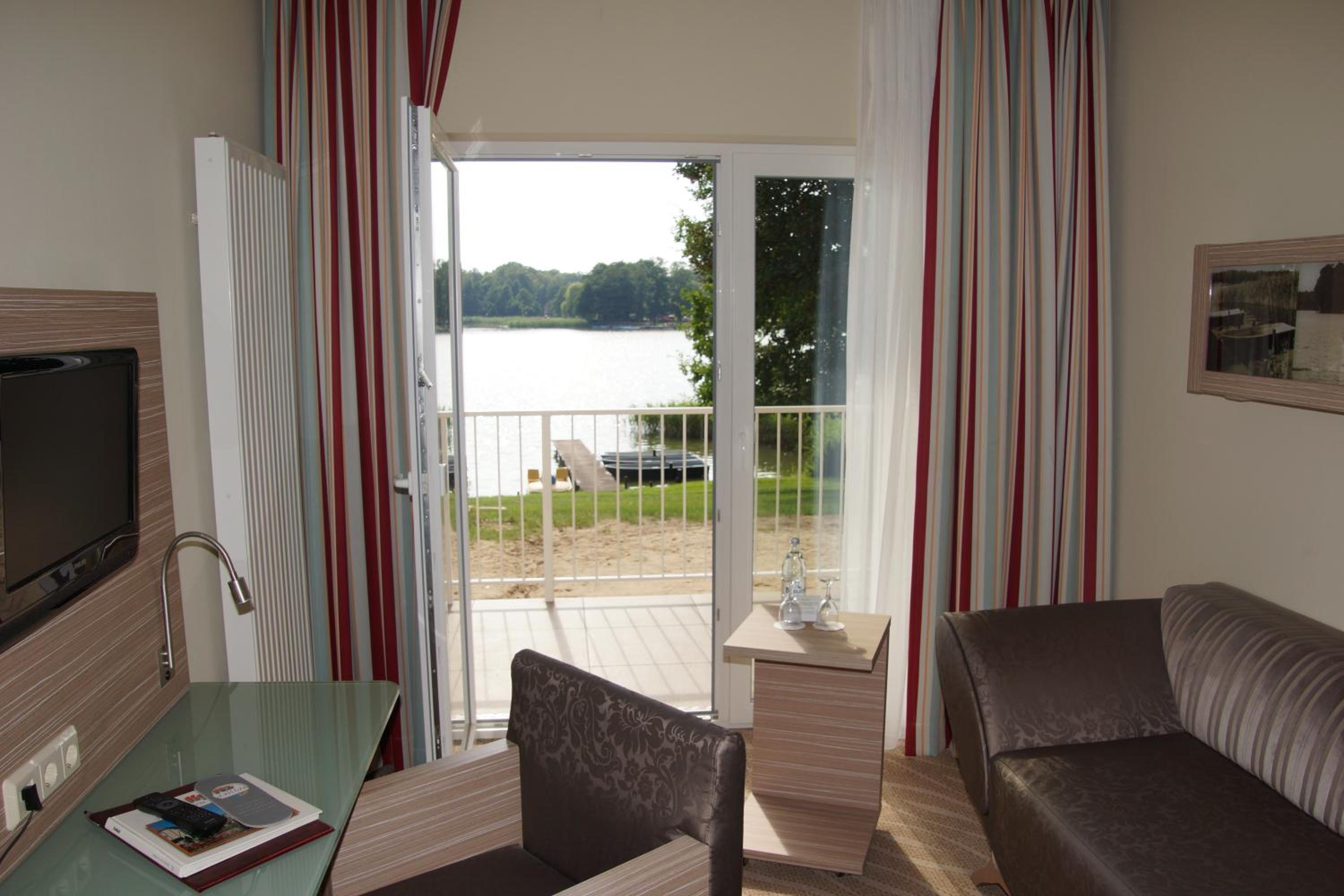 Double Room with Balcony - Photo 8