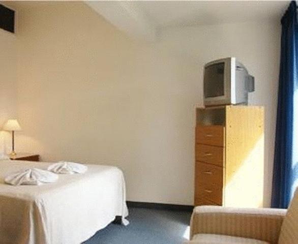 Double or Twin Room photo 2