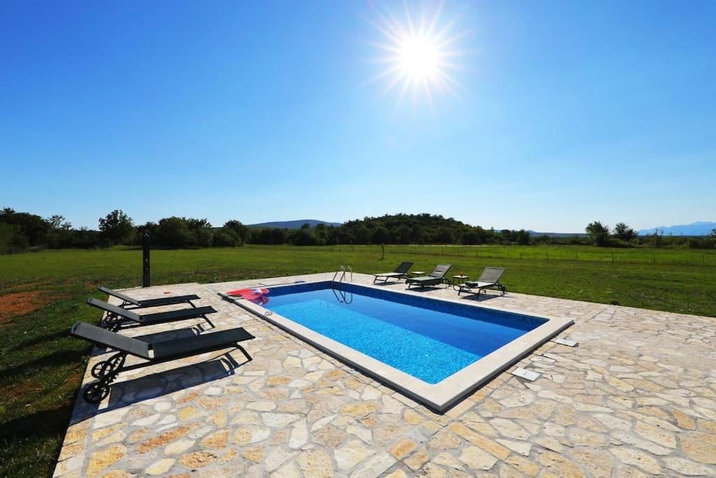 Villa with Private Pool - Photo 34