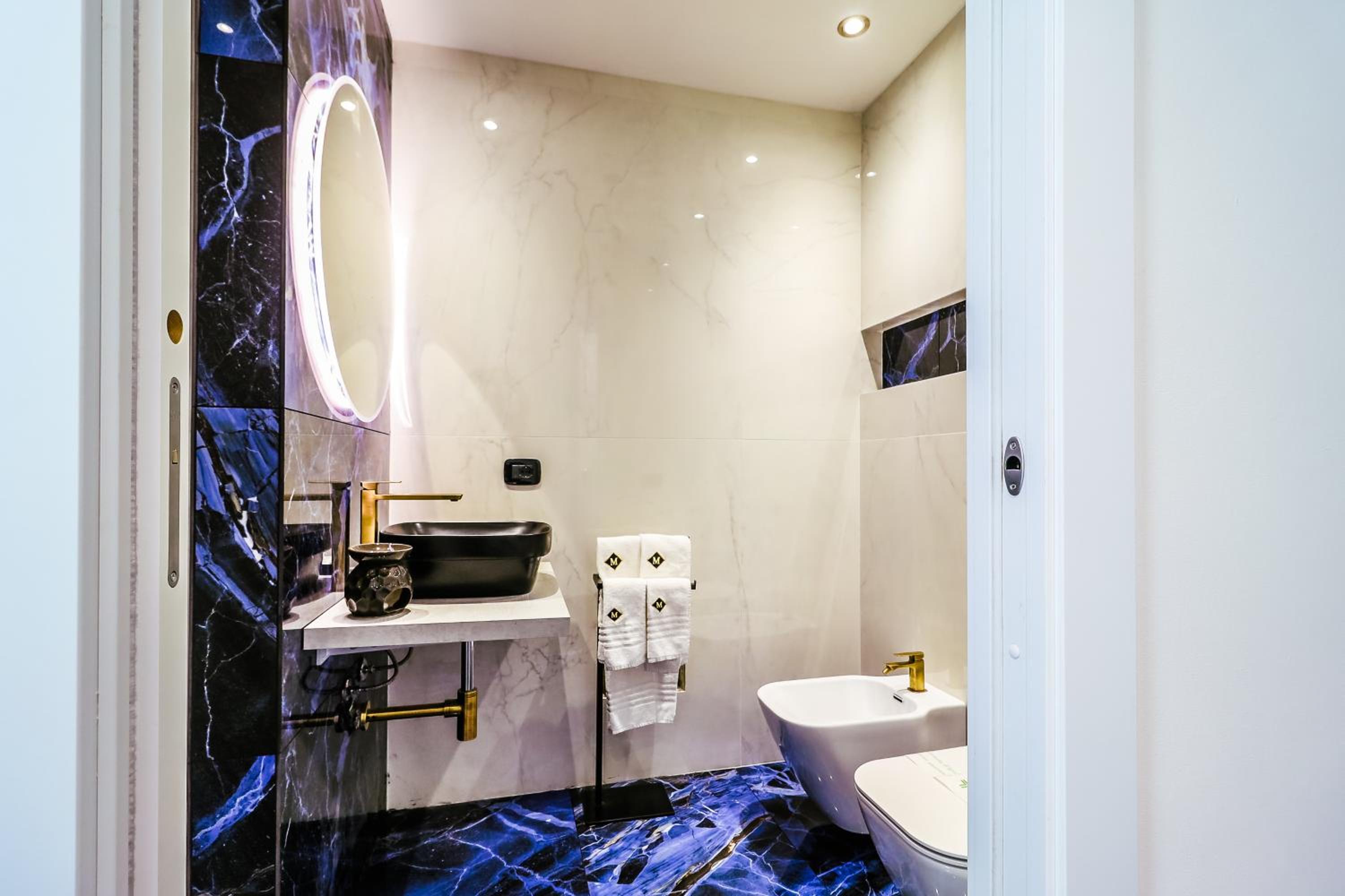 Deluxe Double Room - Photo 17