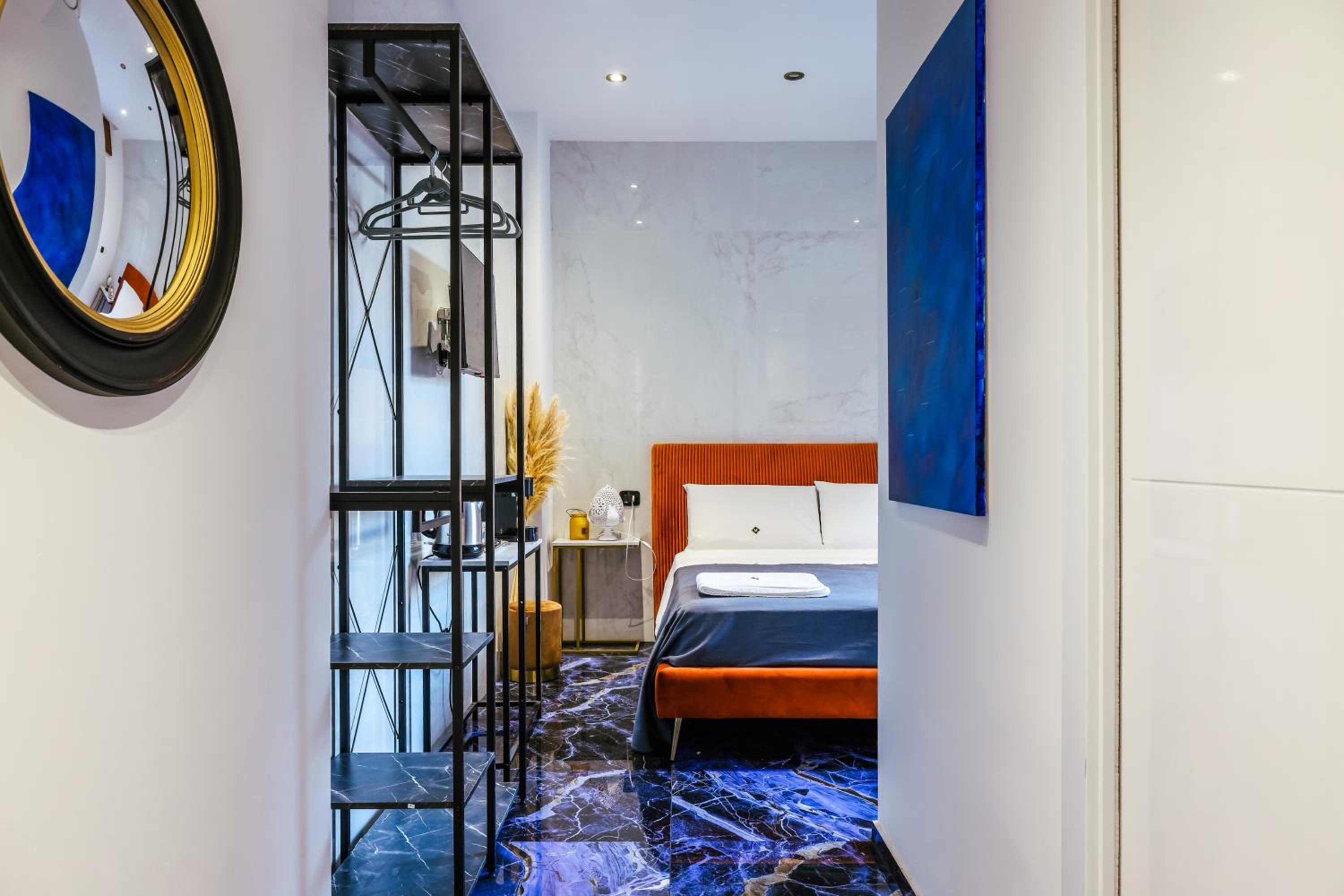 Deluxe Double Room - Photo 8