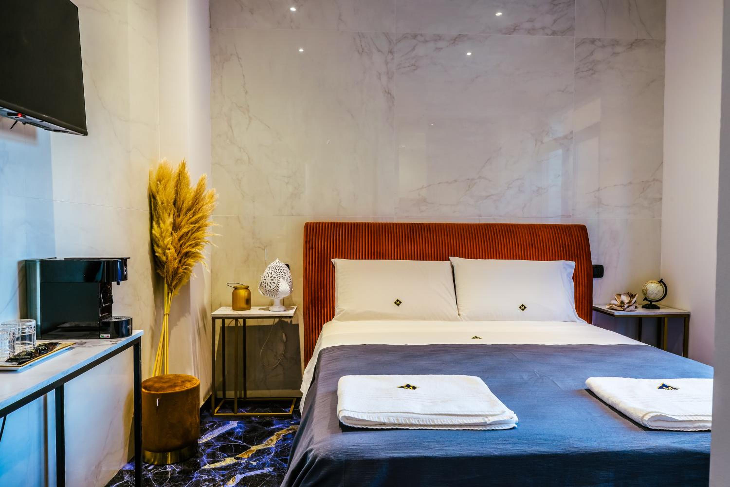 Deluxe Double Room - Photo 15