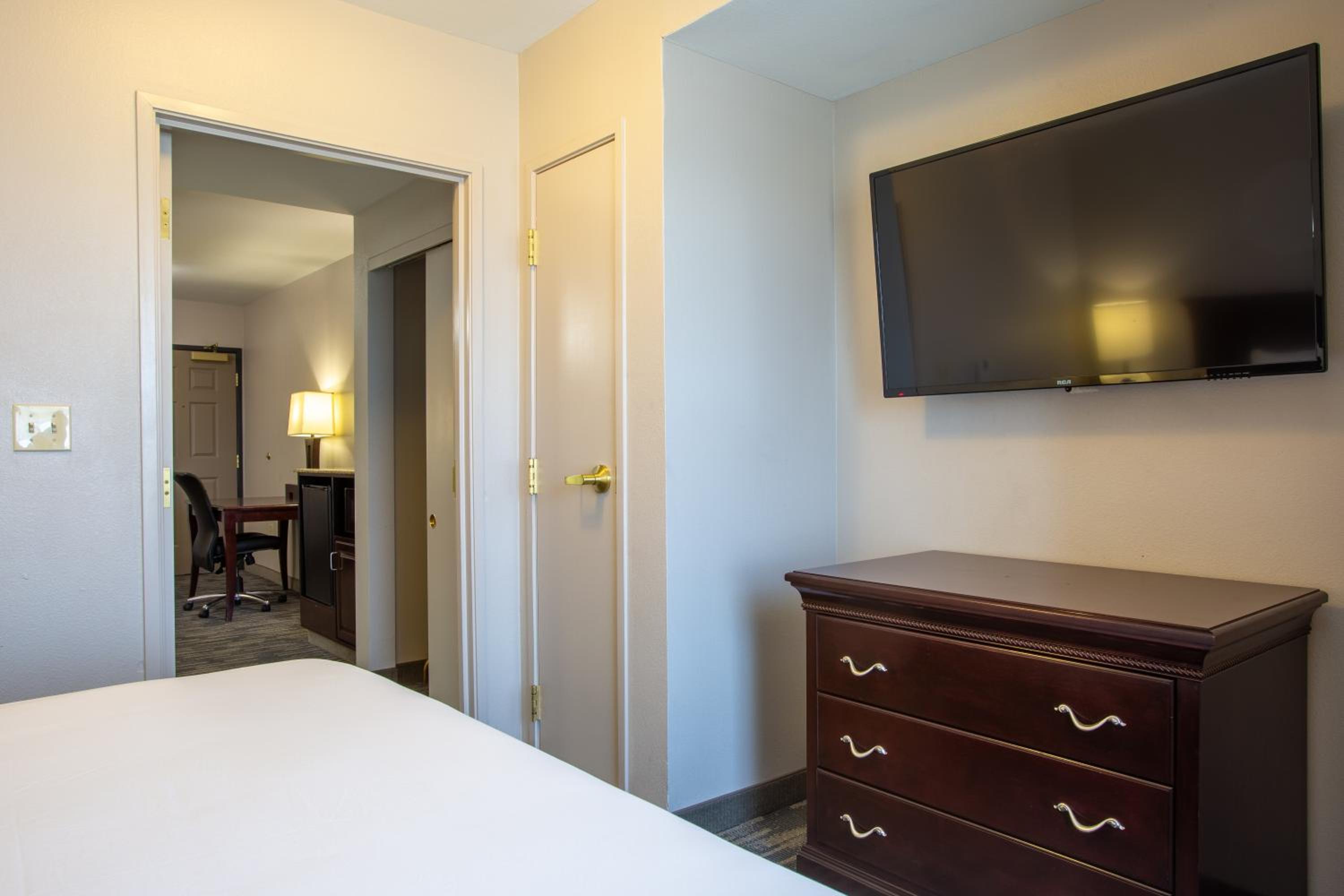 King Suite - Photo 6