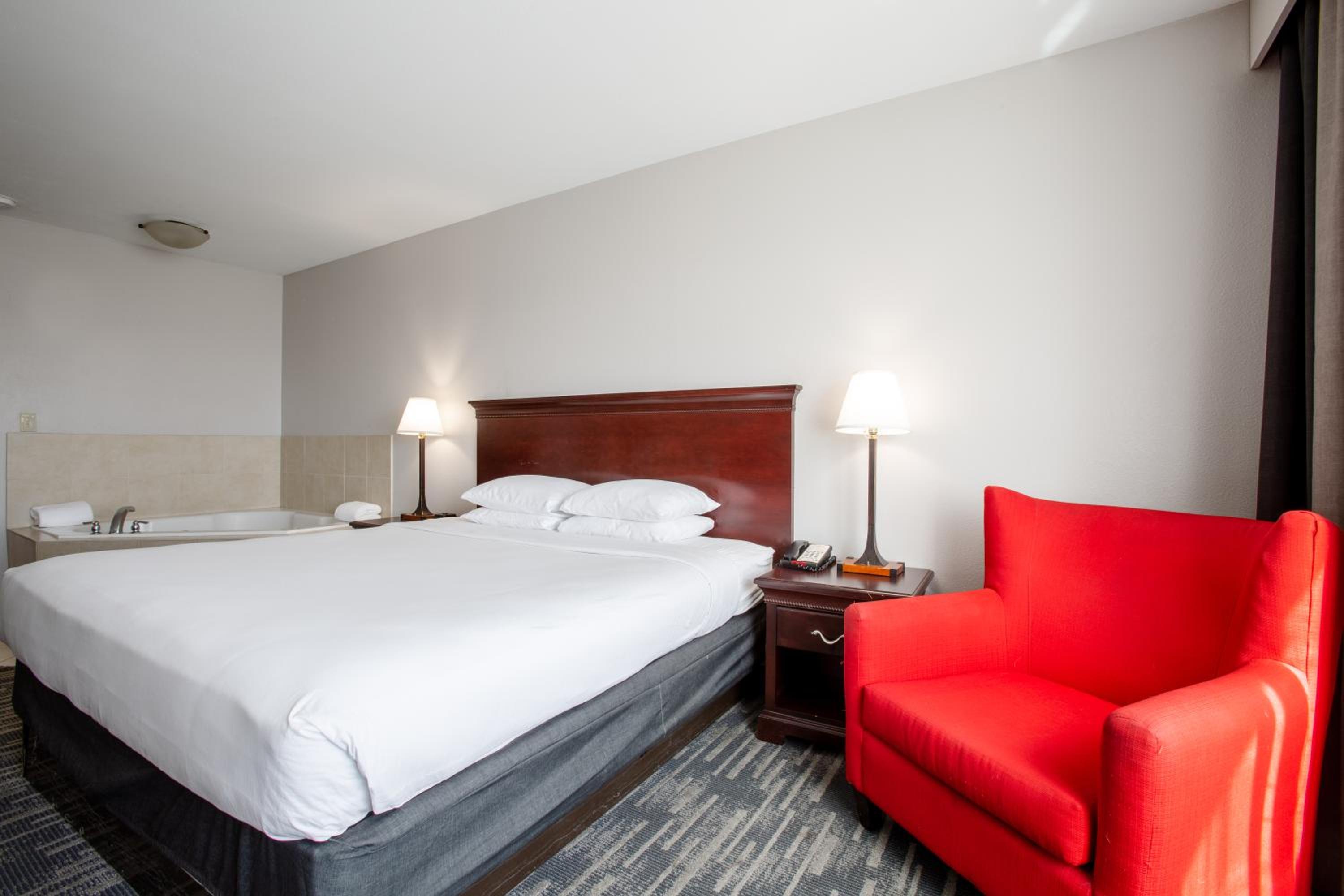 King Suite with Whirlpool - Photo 8
