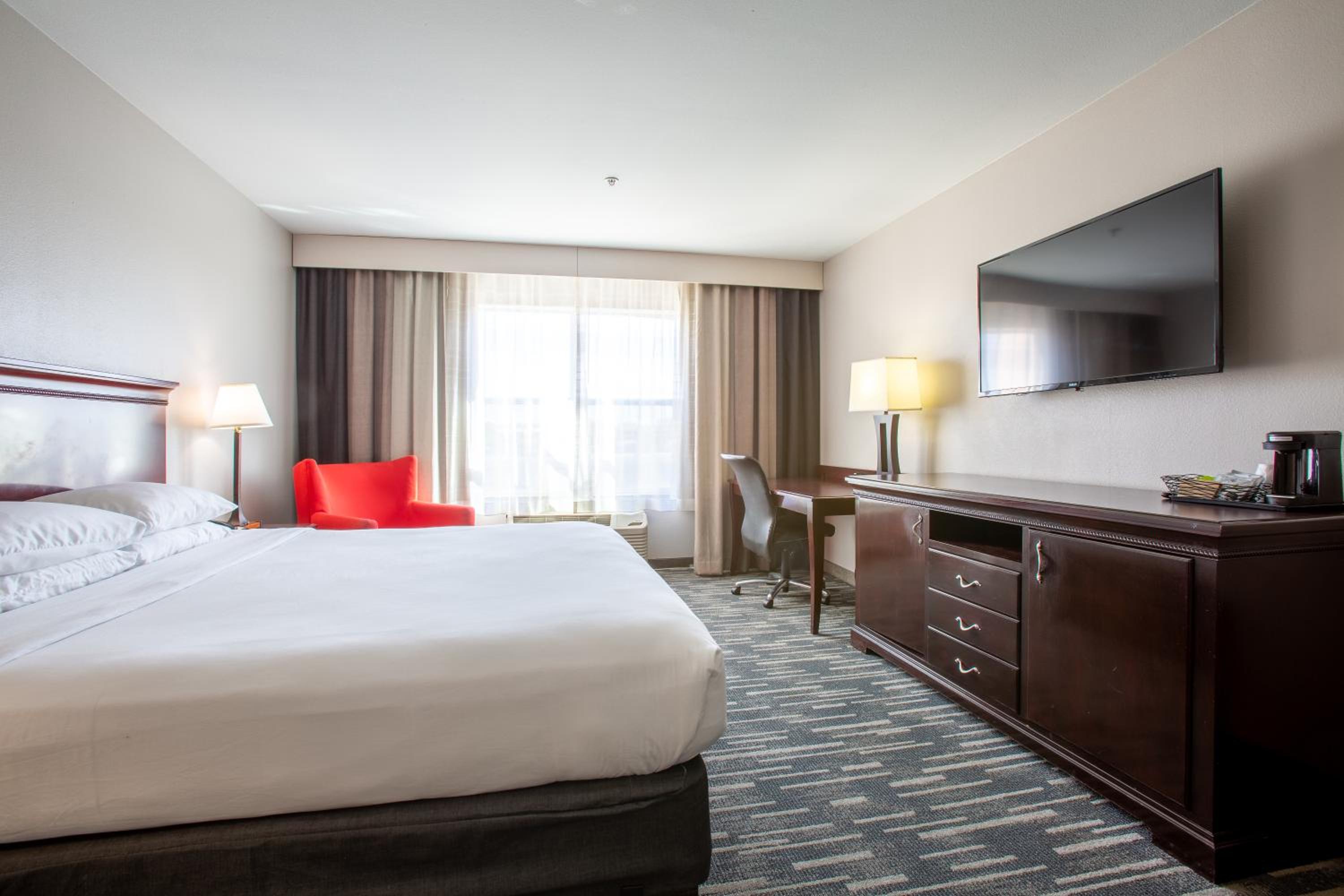King Suite with Whirlpool - Photo 4