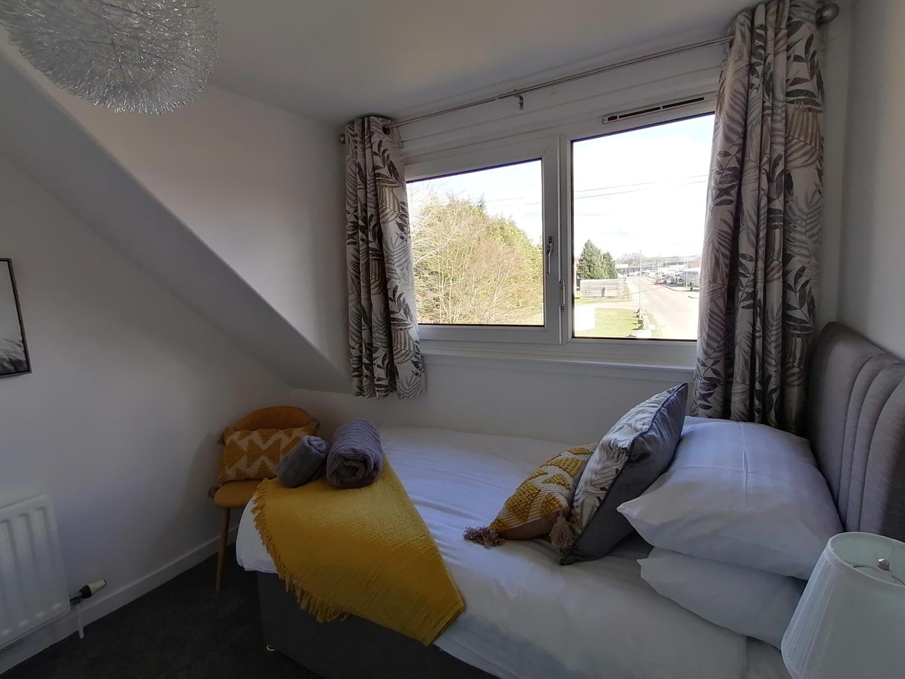 Three-Bedroom Apartment - Photo 5