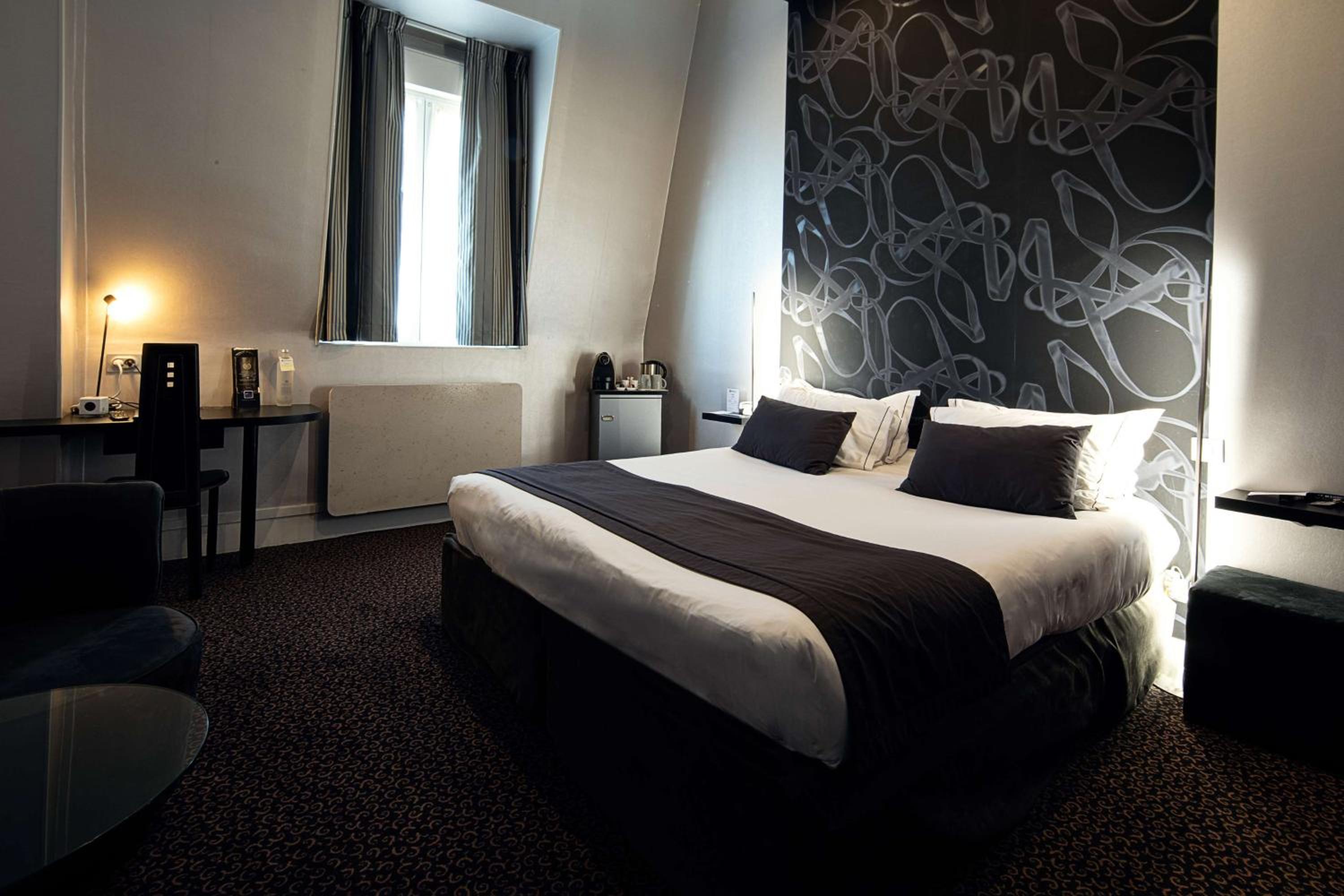 Superior King Room - Photo 11