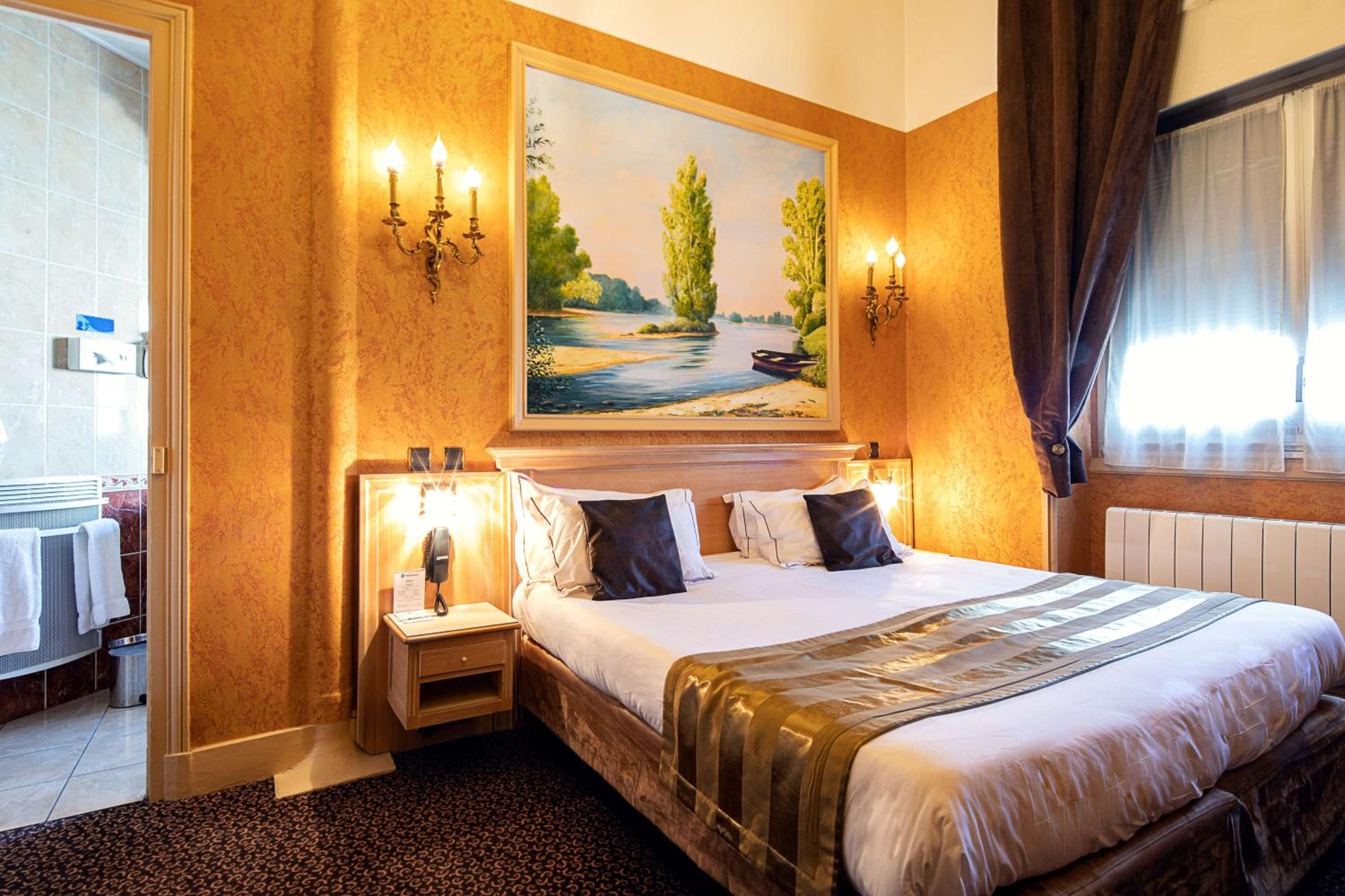 Superior King Room - Photo 10