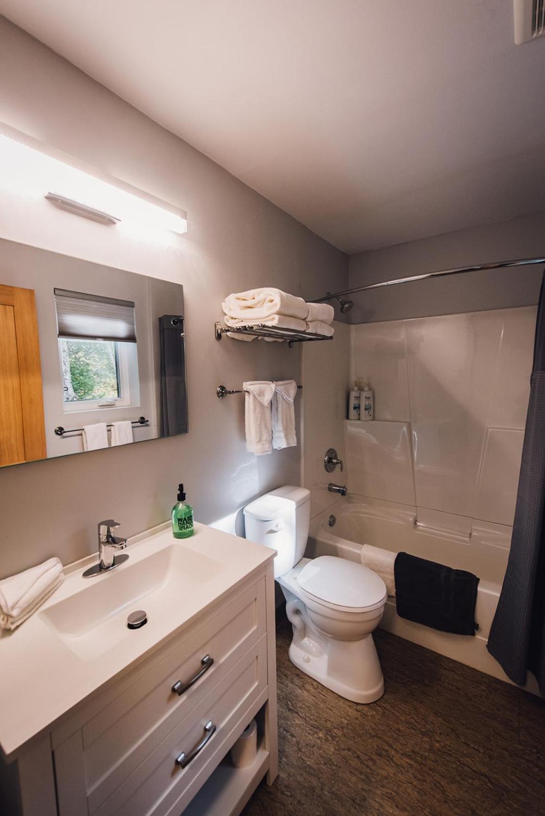 Two Bedroom Cabin - Photo 5
