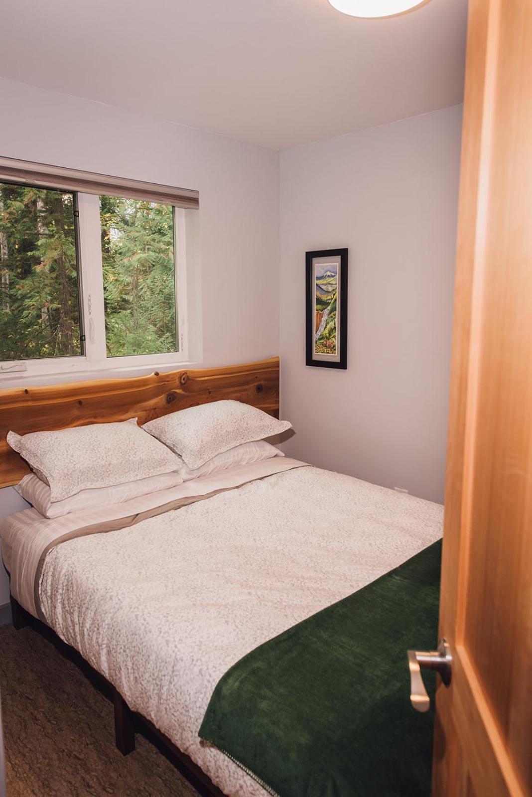 Two Bedroom Cabin - Photo 9