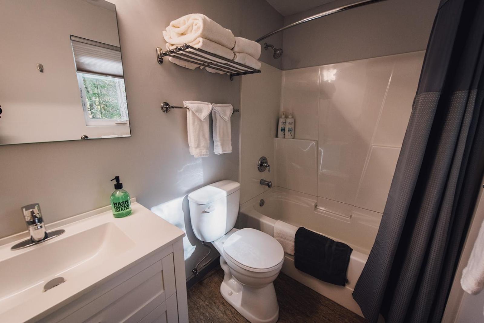 Two Bedroom Cabin - Photo 8