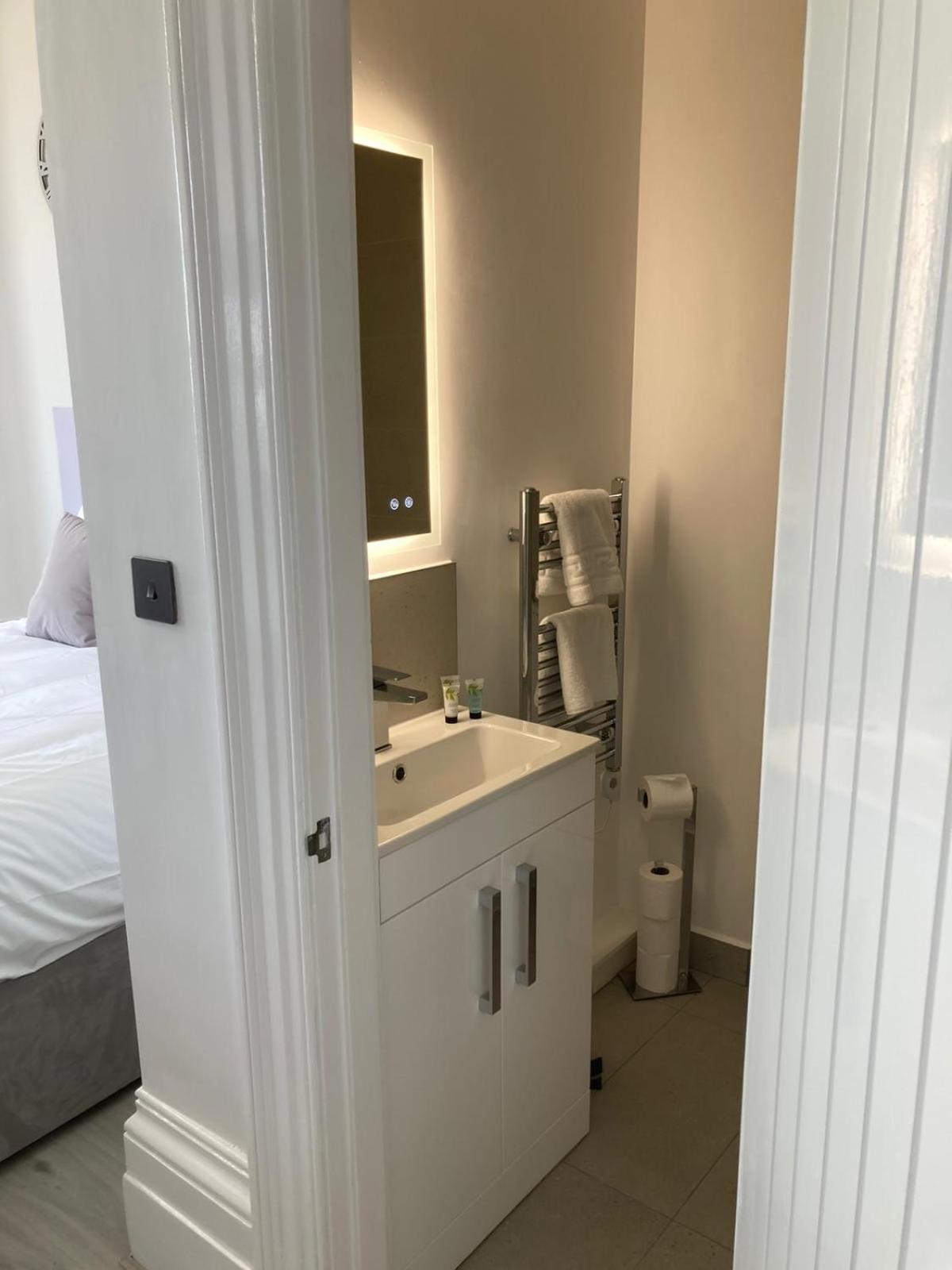 Superior Triple Room with Sea View - Photo 4
