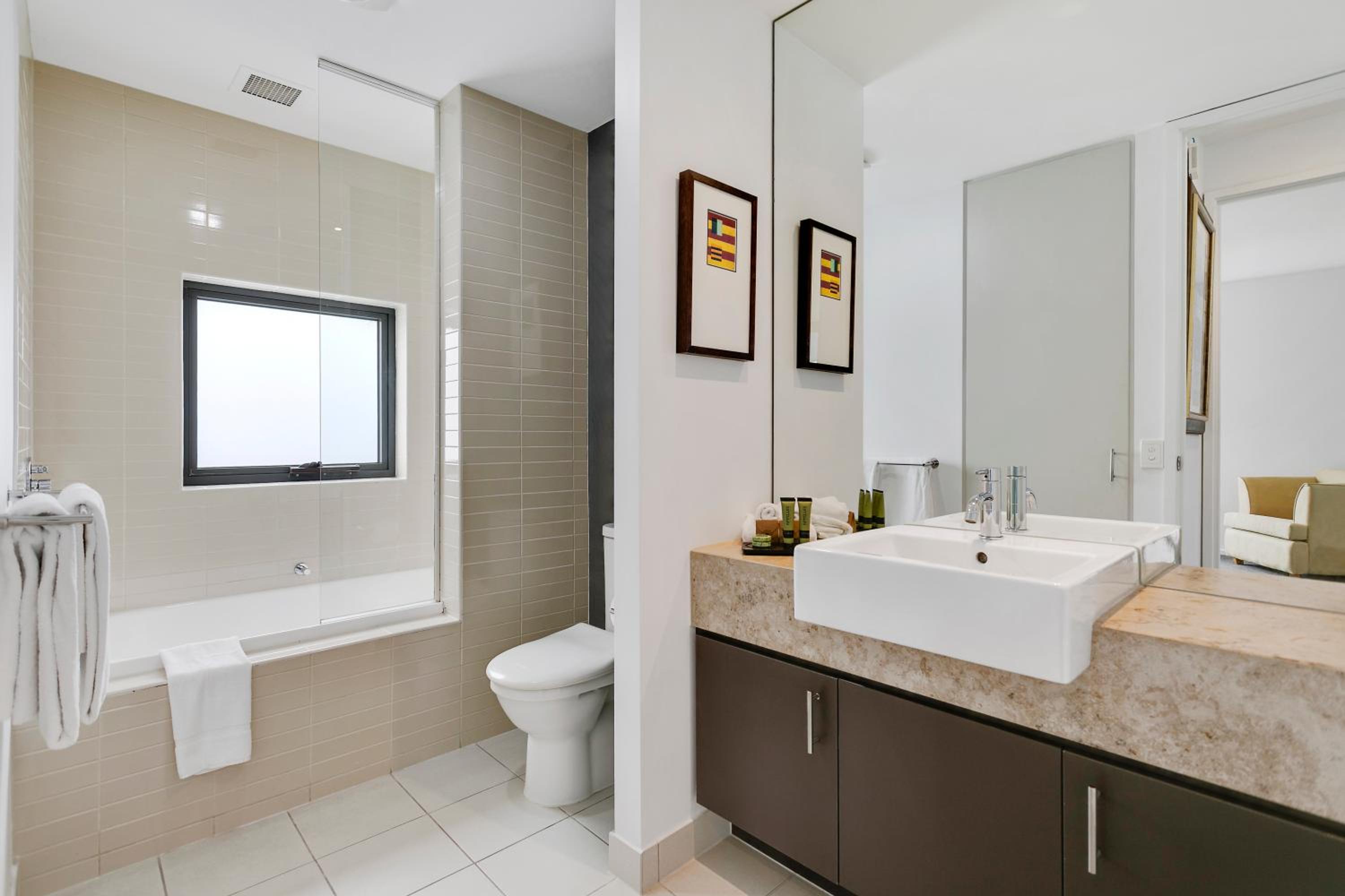 One-Bedroom Suite photo 2